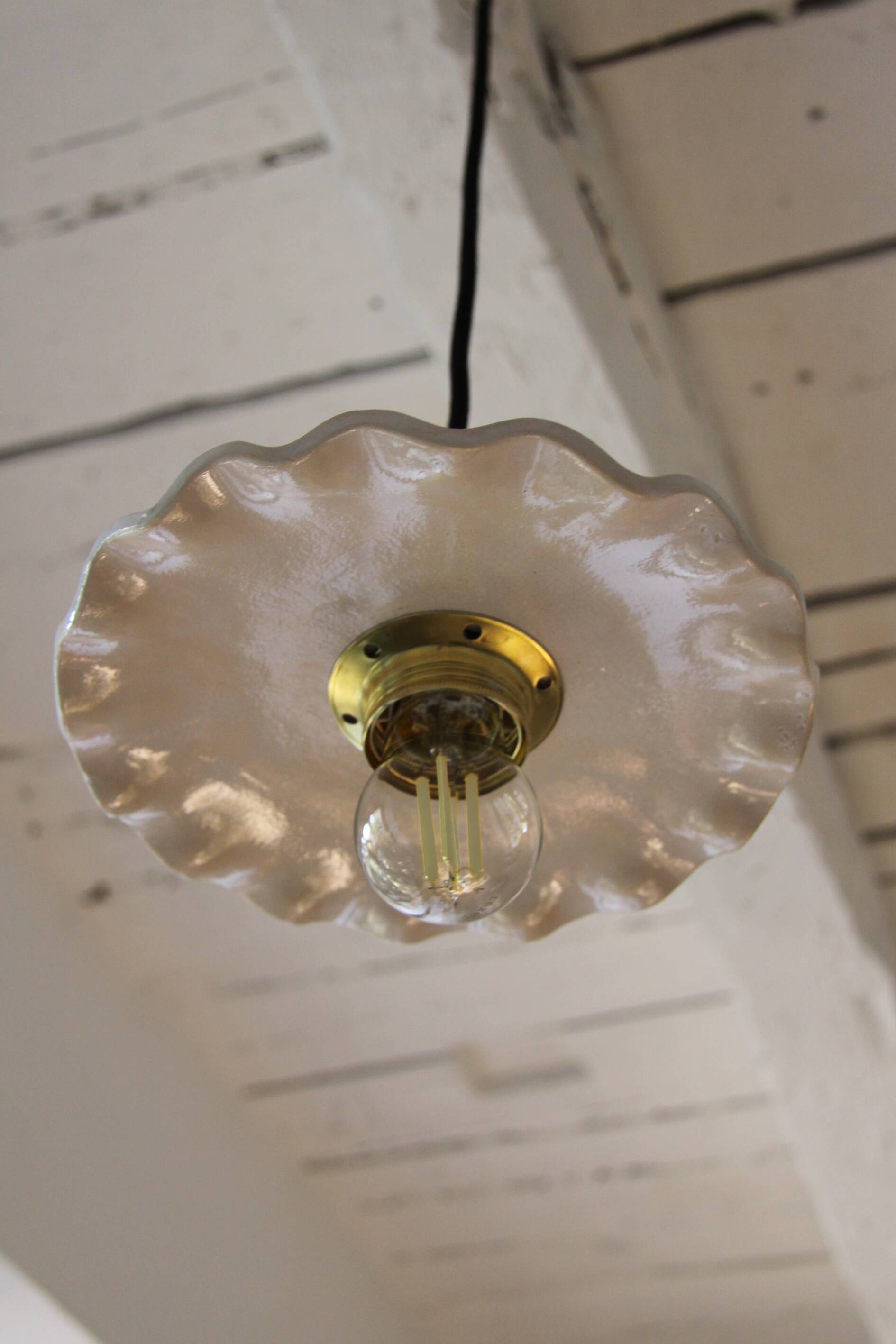 Wavy white ceramic pendant light