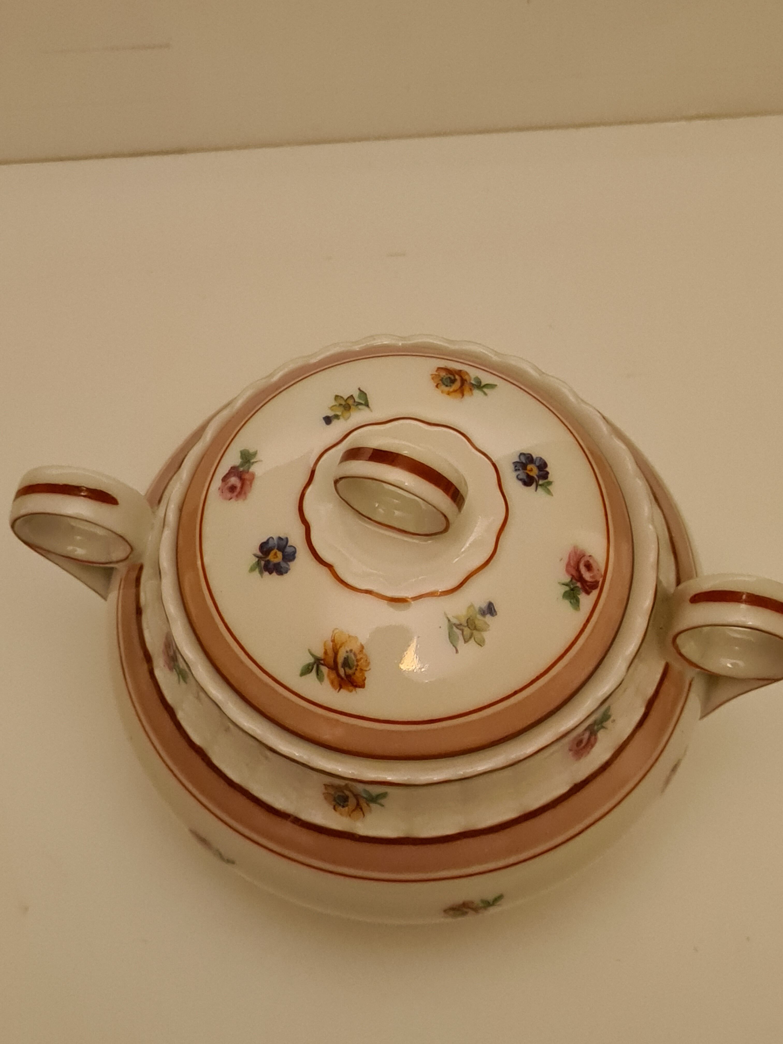 Sucrier porcelaine de Limoges B&C décor floral