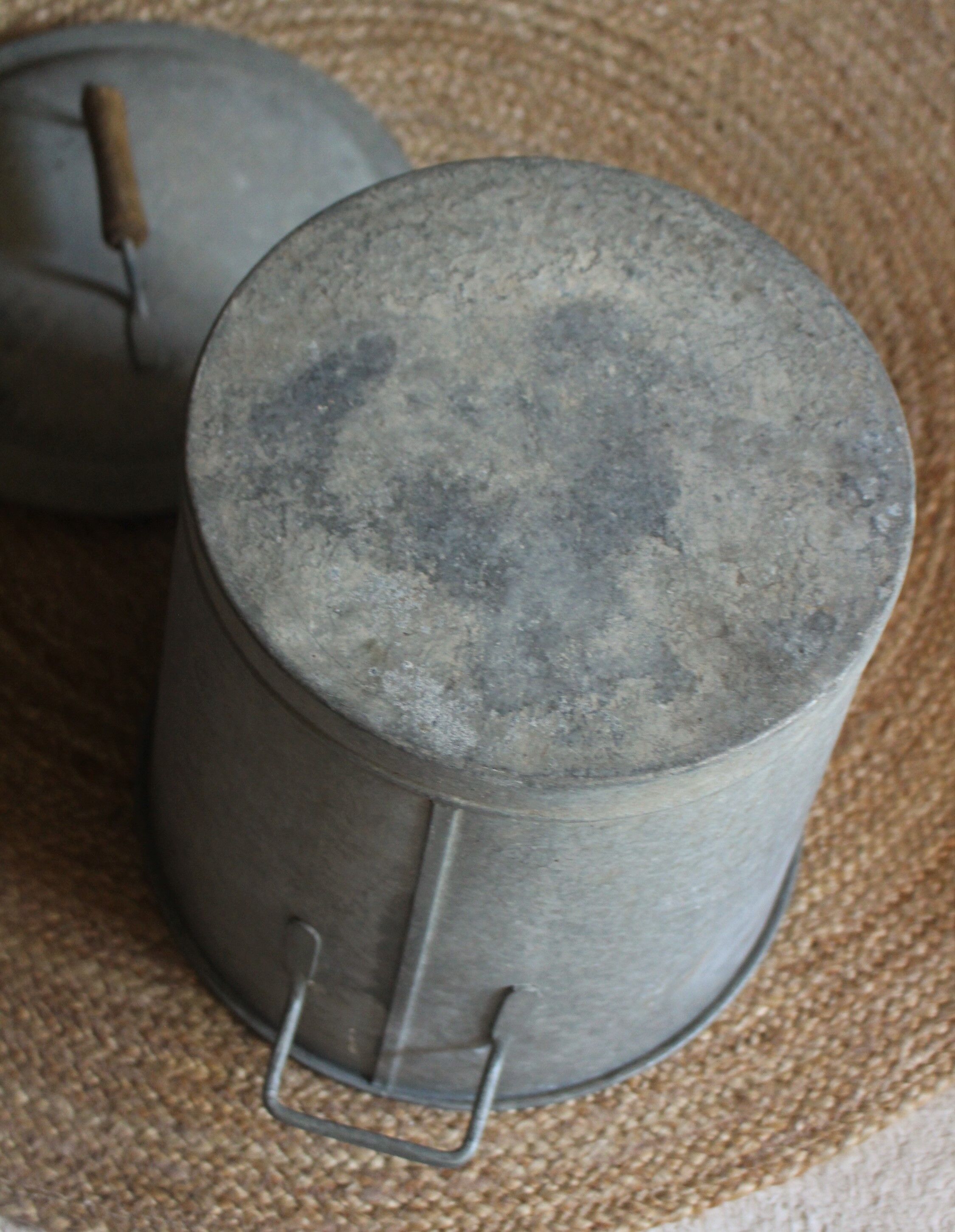 Basin high lid two garden handles