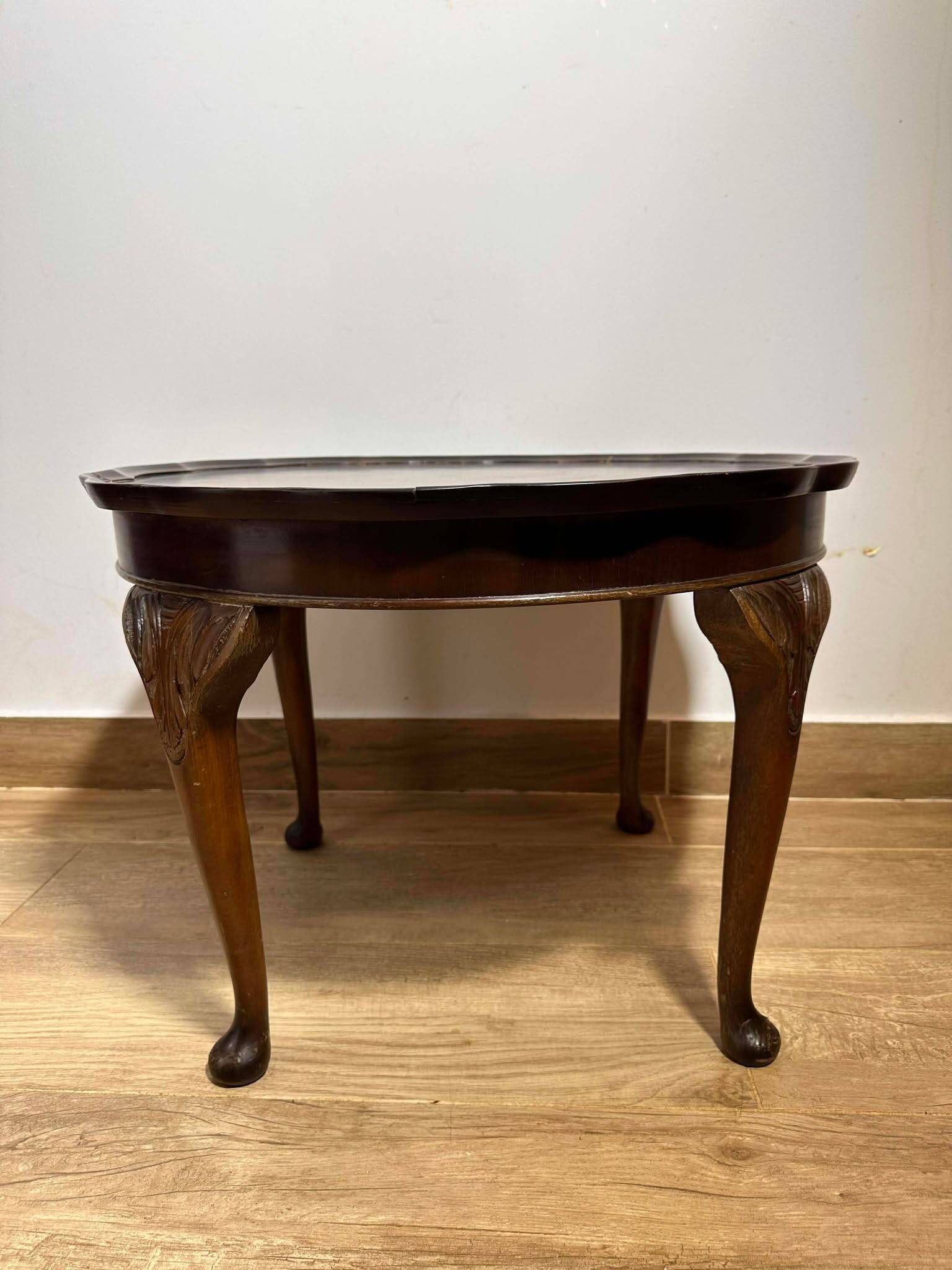 Queen Anne Style Burr Walnut Round Coffee Table by Cameo (Circa 1960)