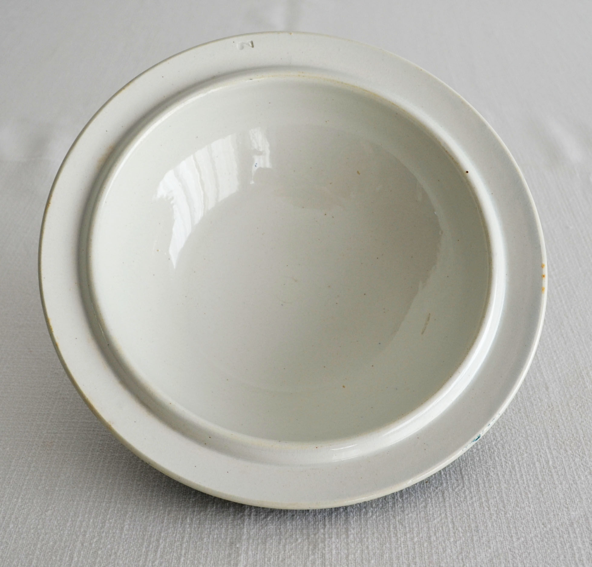 Tureen iron earth