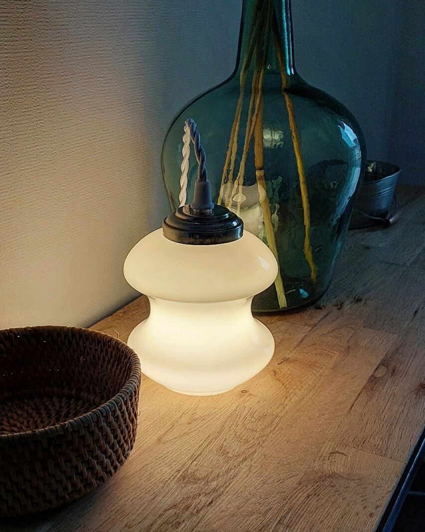 Baladeuse vintage opaline
