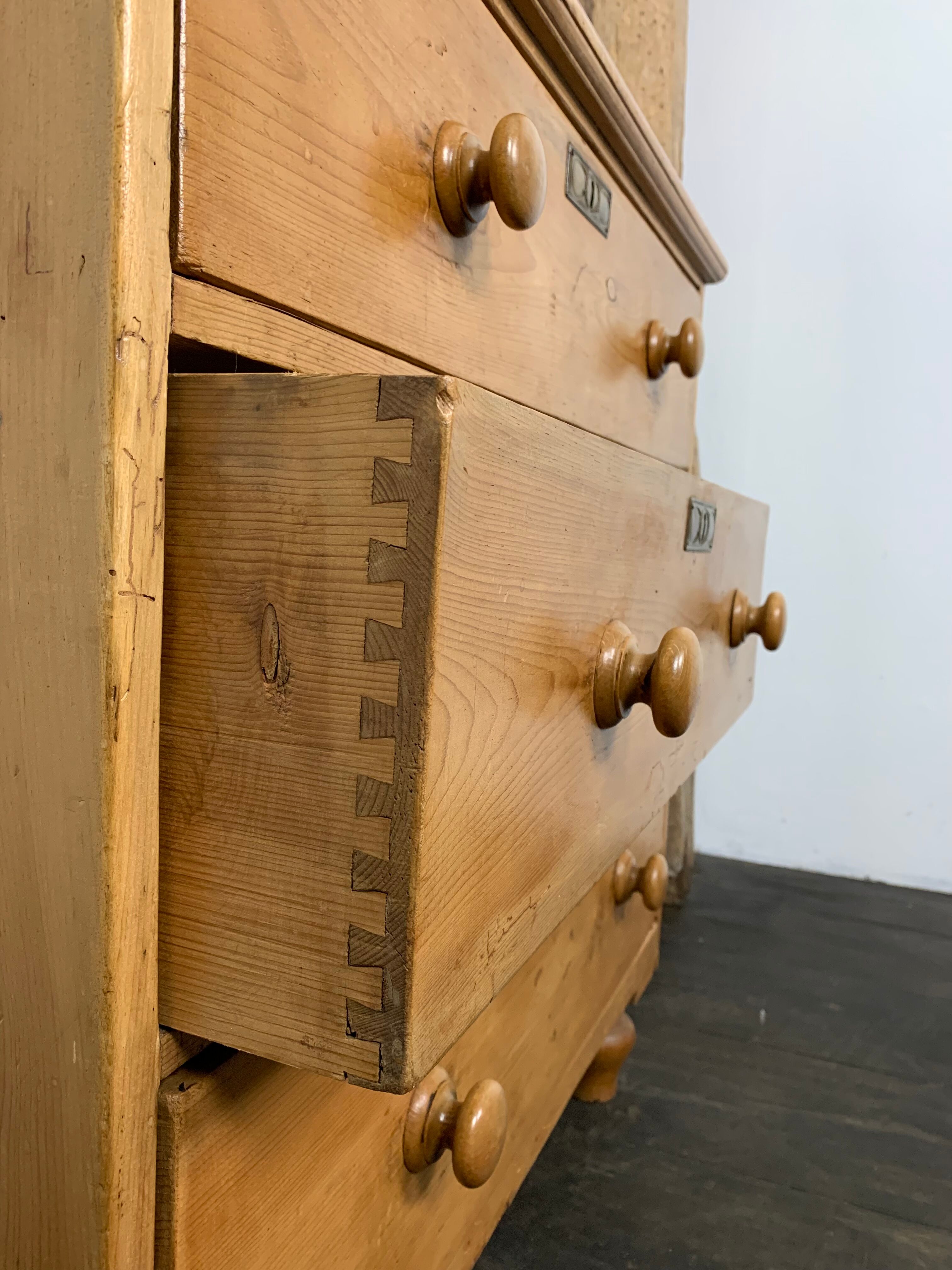 Commode en pin