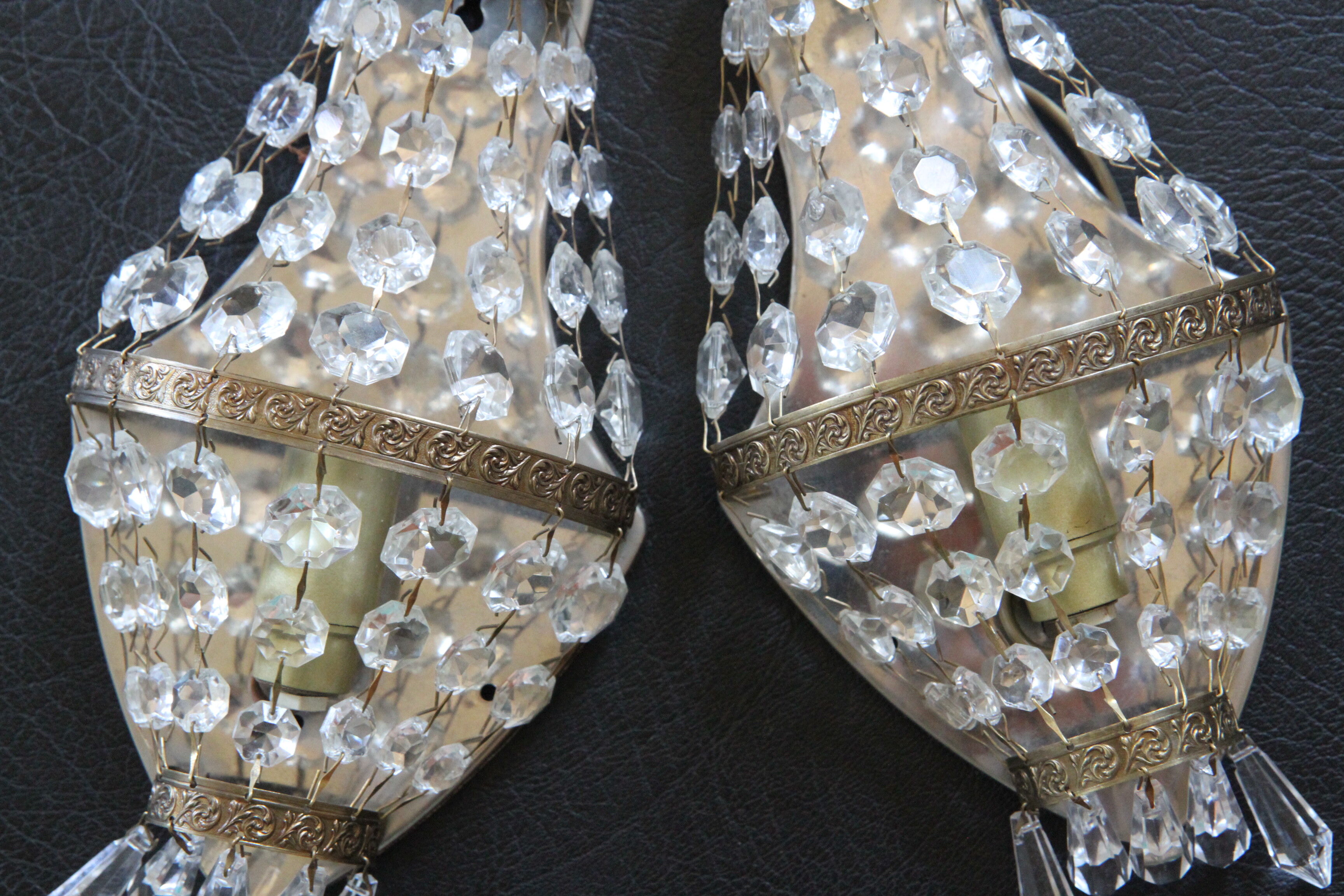 Wall lamps to stamps