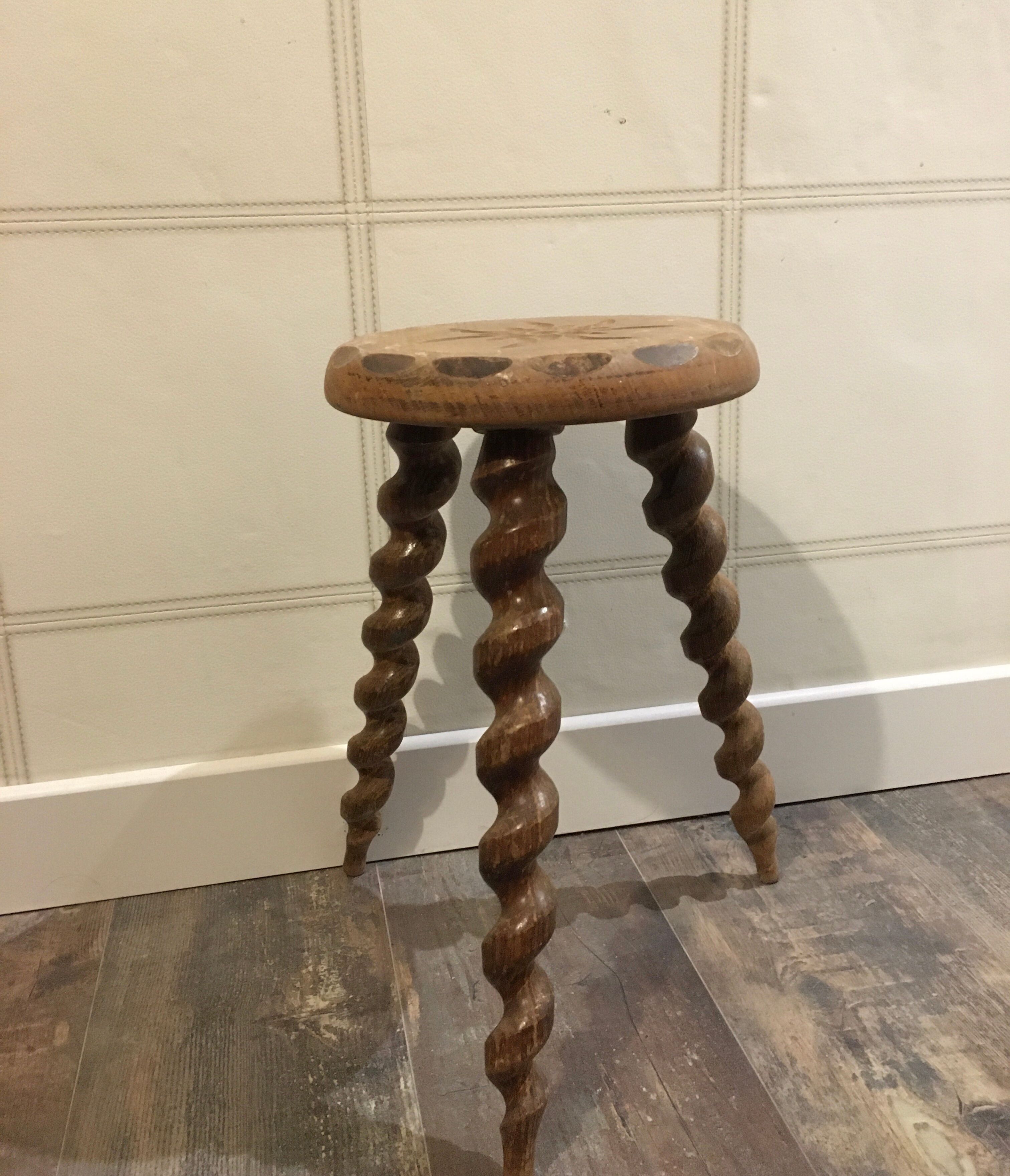 Tabouret tripode