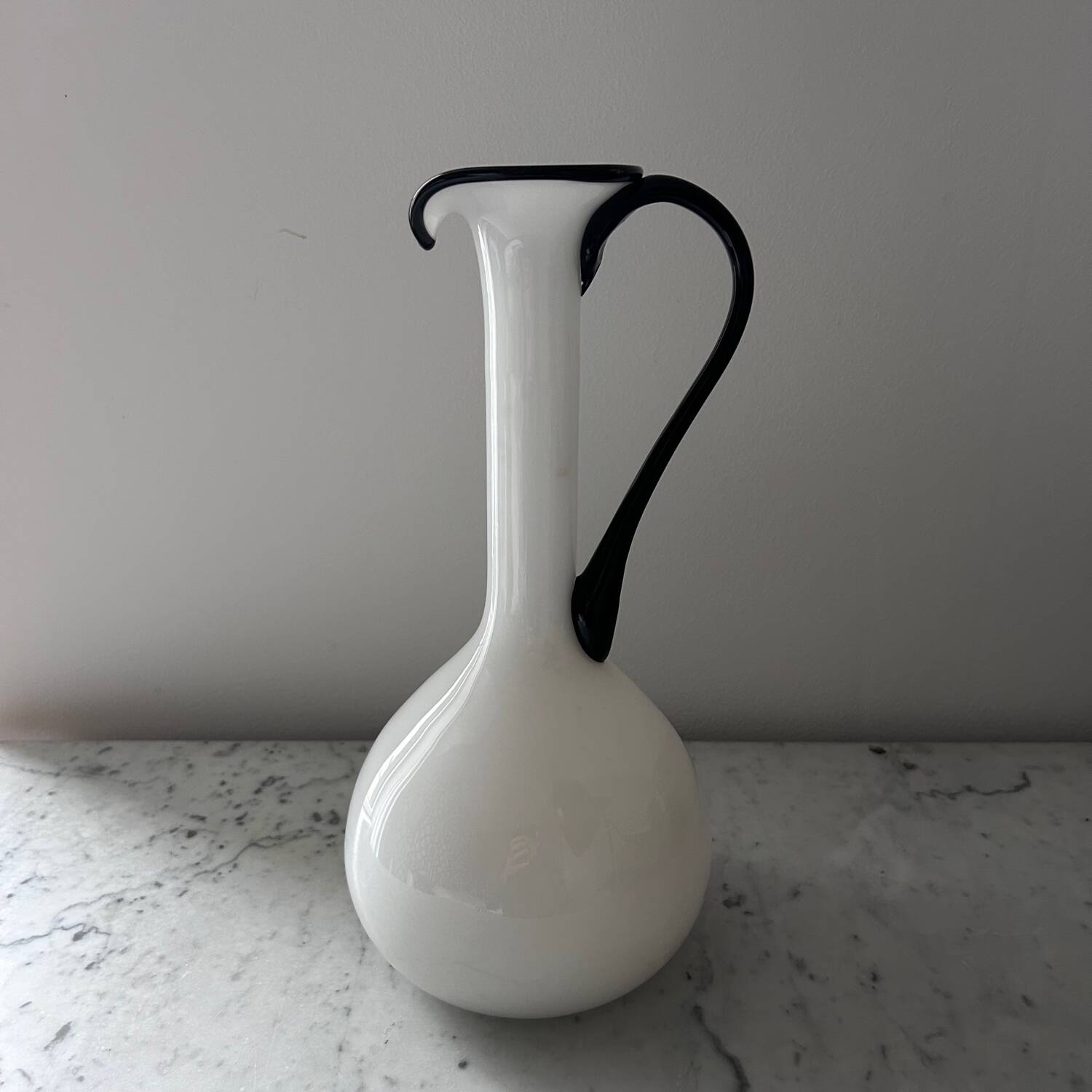 Single flower vase in white and black opaline
