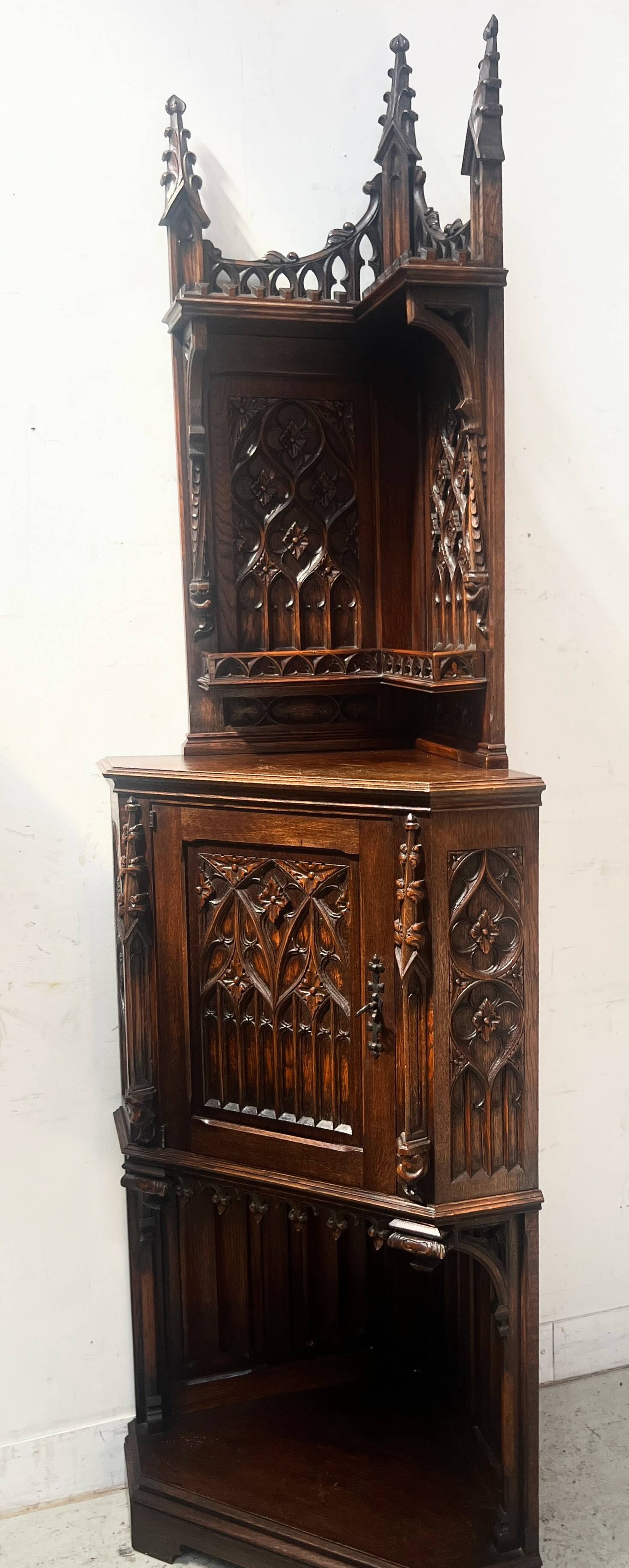 Gothic-style corner cabinet in solid oak, 20th century.