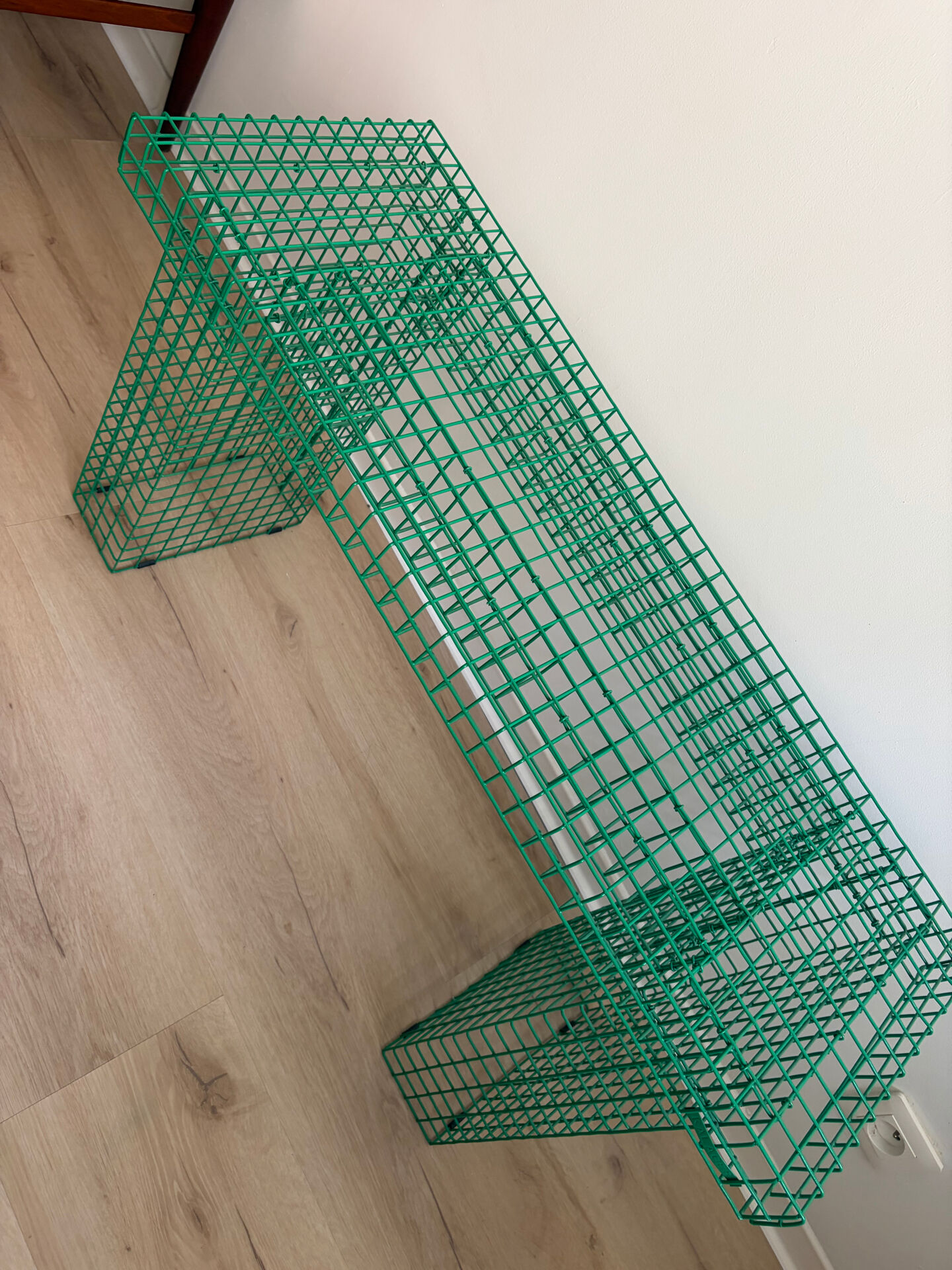 Green metal bench Kalager design