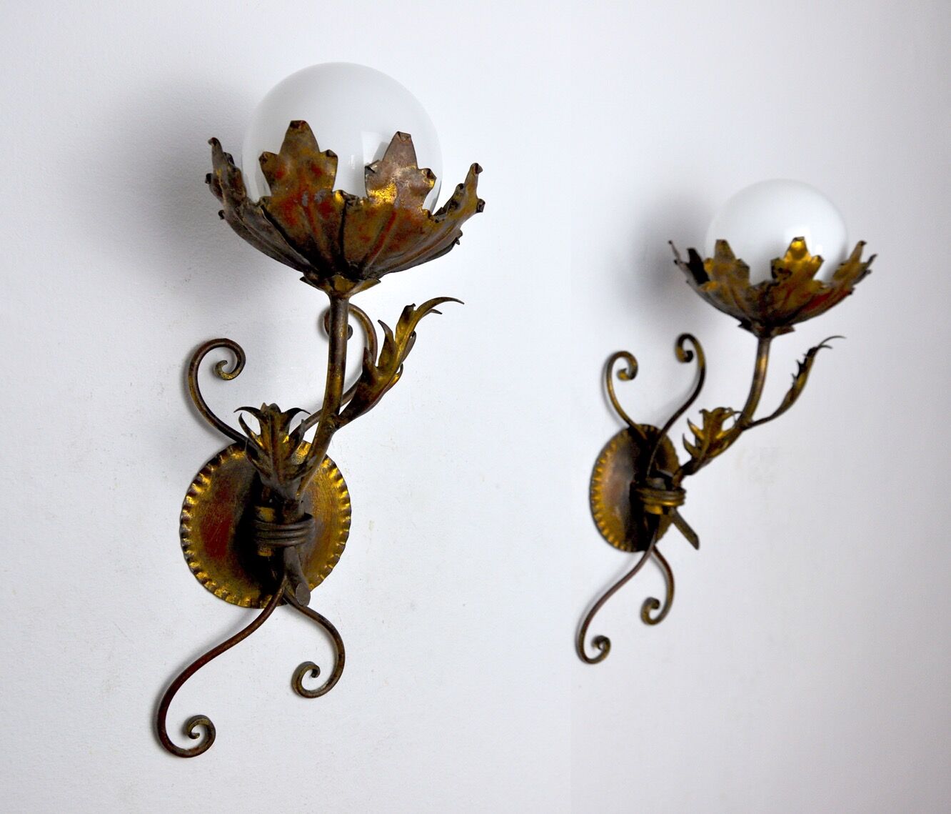 Pair of floral wall lamps by Ferro Arte, Gold leaf and opaline, Spain, 1960