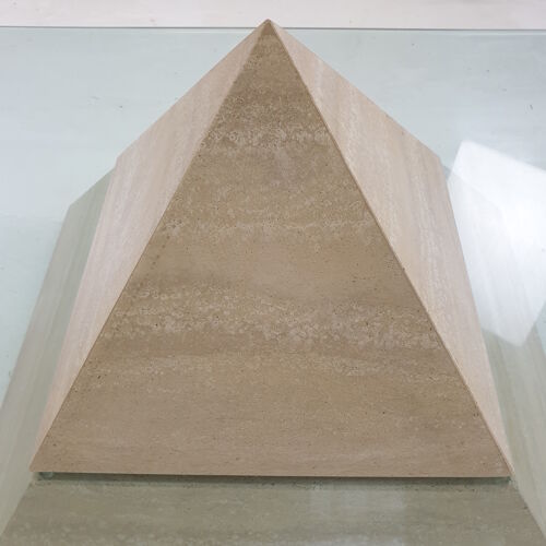 Table basse pyramidale en travertin italien, années 1980