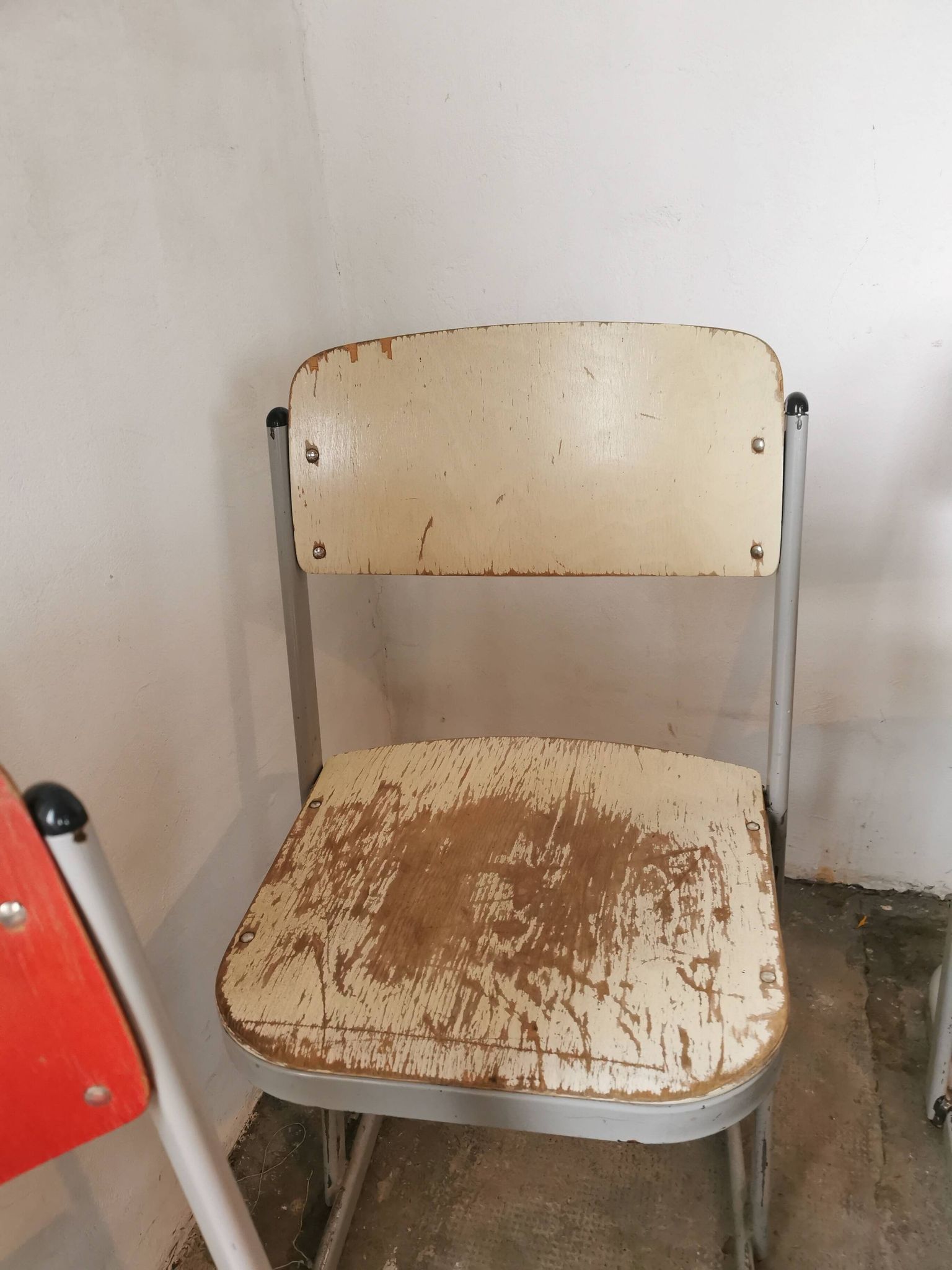 Set of 14 vintage stackable chairs