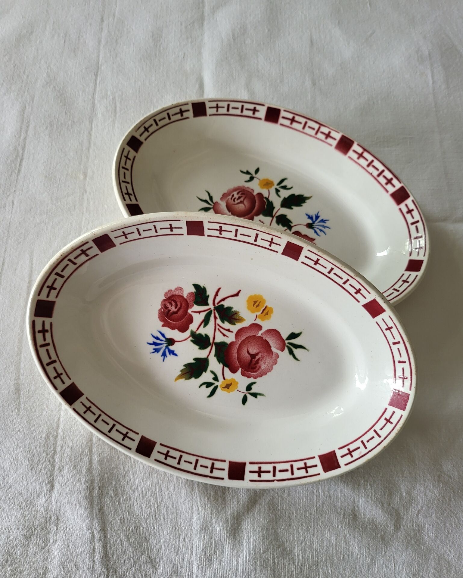 2 earthenware dishes from Sarreguemines and Digoin, model Danielle.