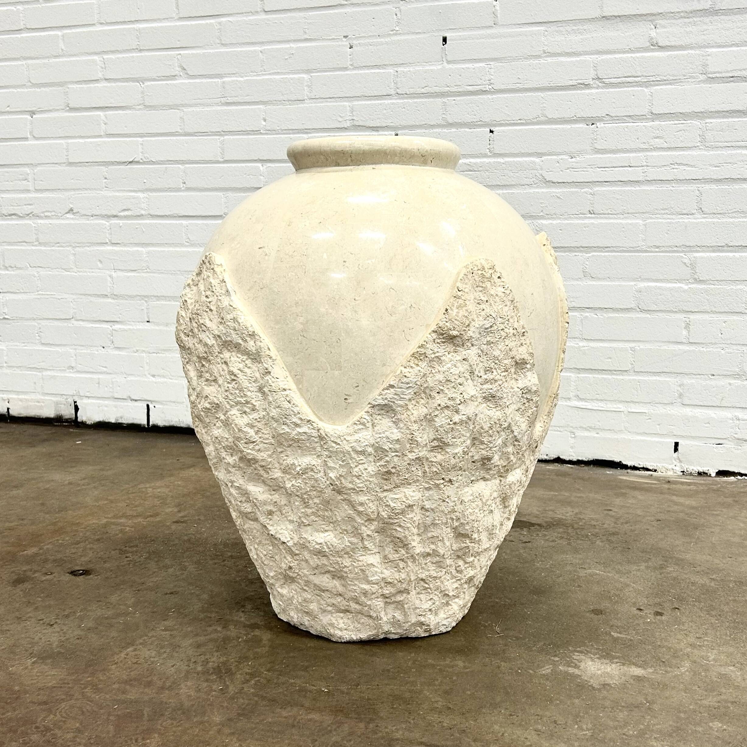 Grand vase de sol vintage en pierre de Mactan