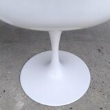 Pair of tulip chairs by Eero Saarinen for Knoll International