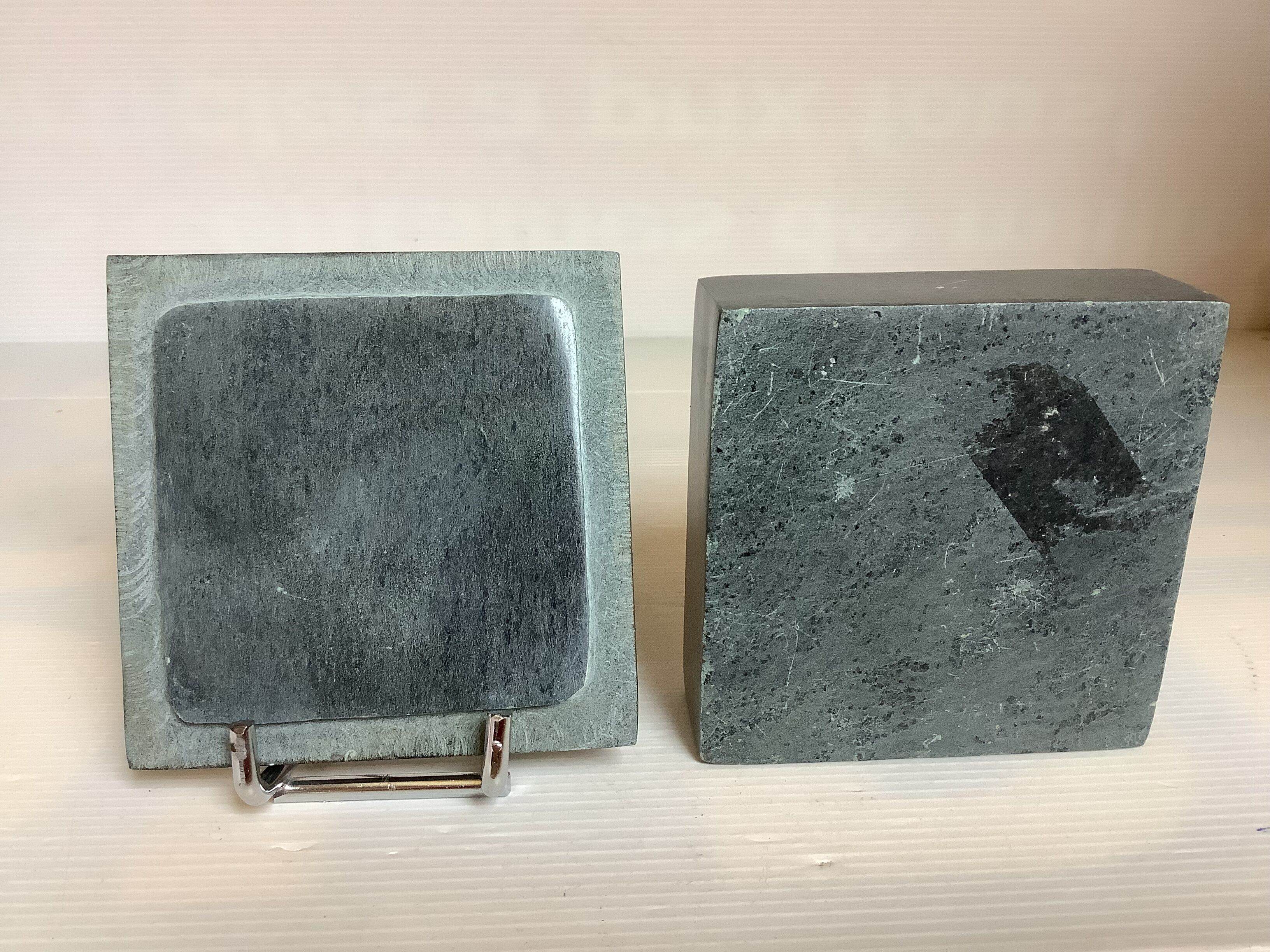 Grey and blue ring holder tray