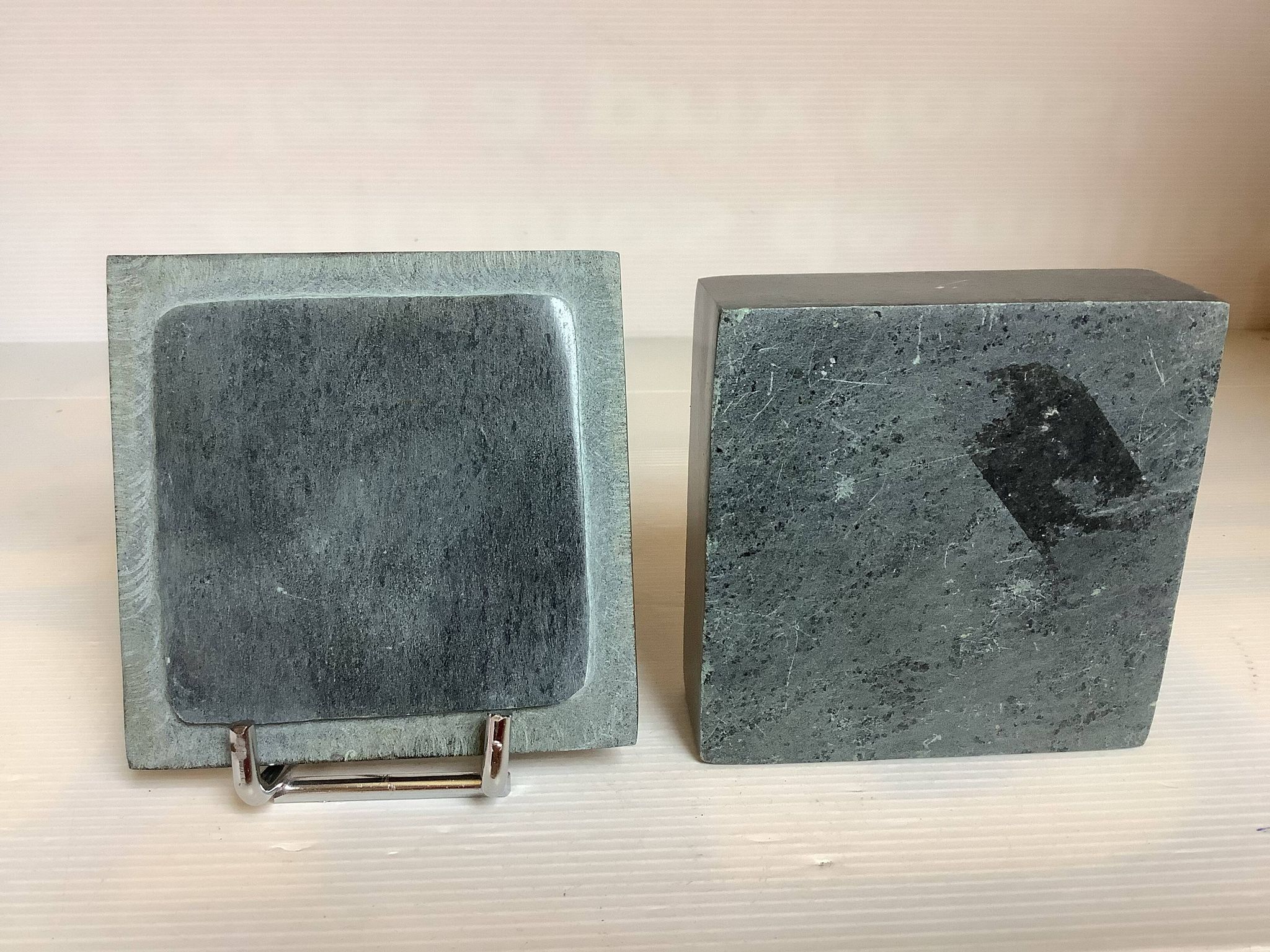Grey and blue ring holder tray