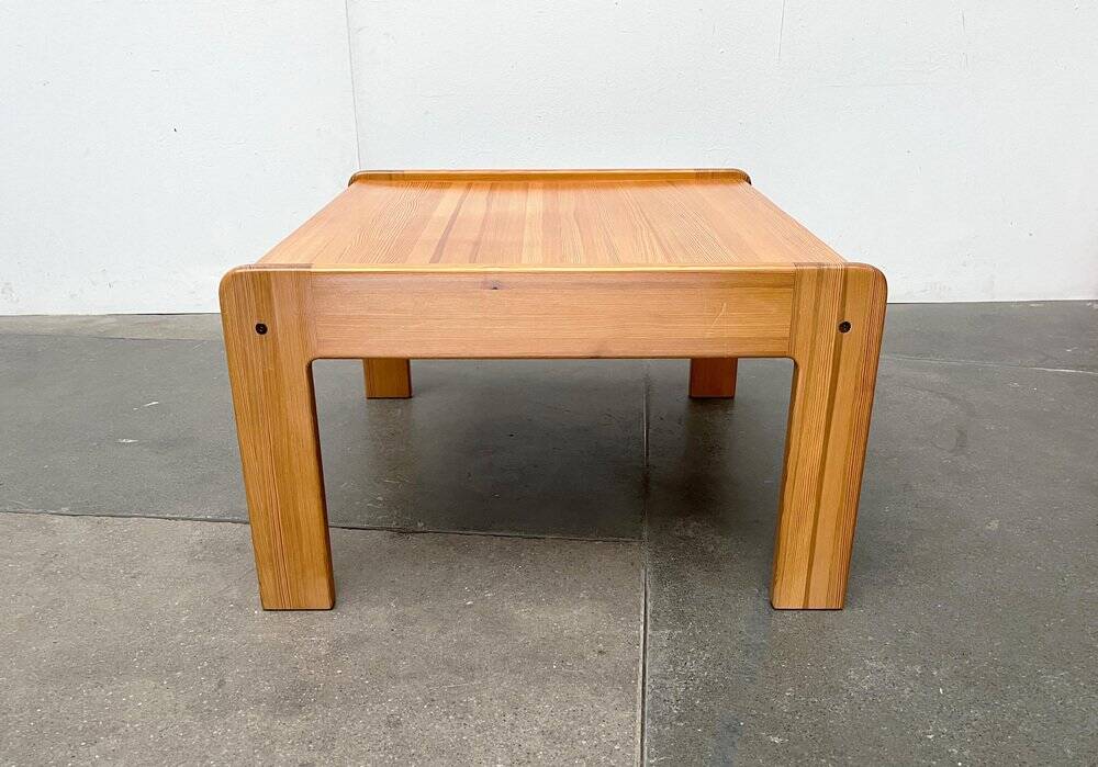 Vintage coffee table in Swedish pine by Yngve Ekström for Swedese, 1970s.