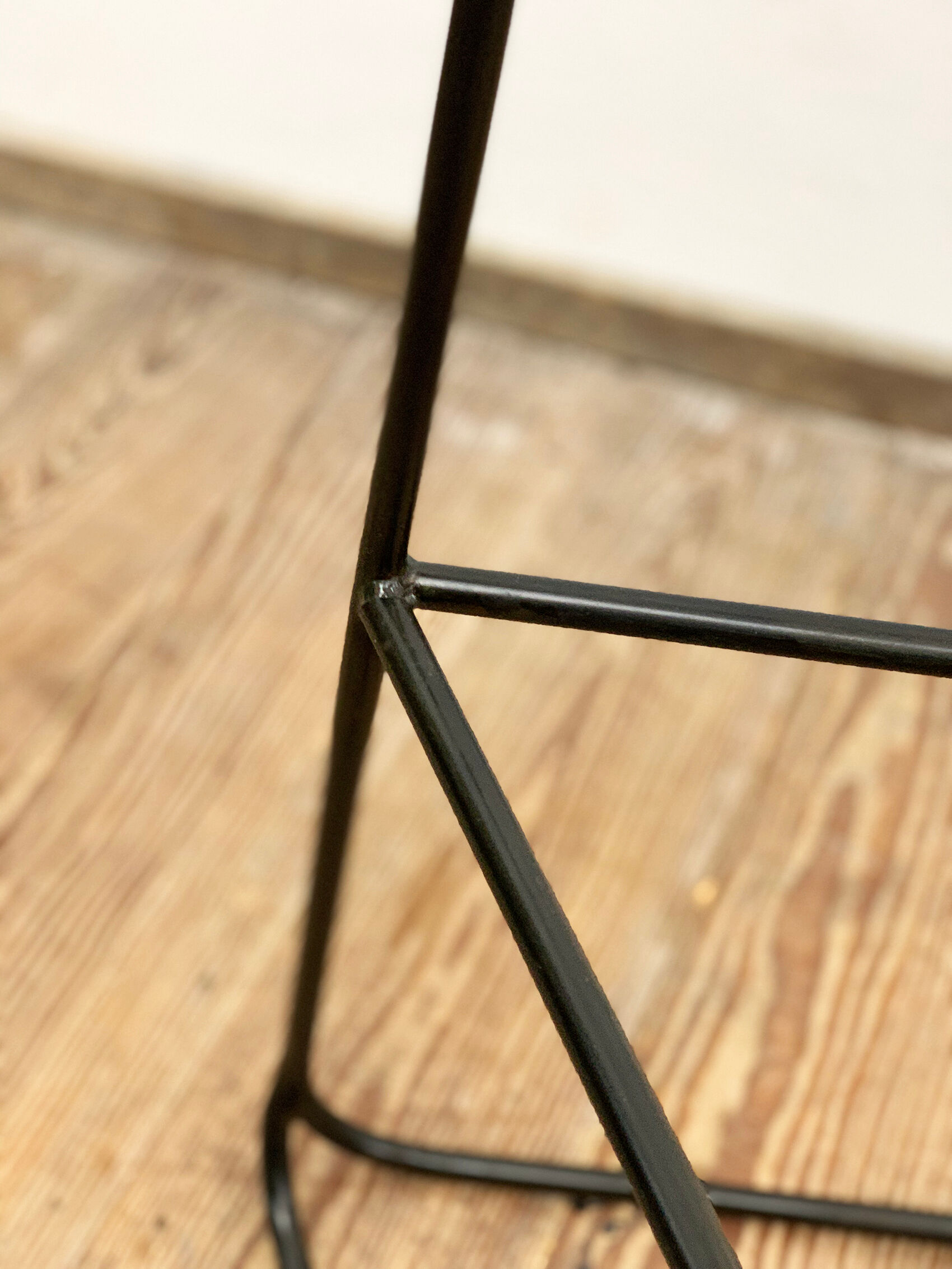 Bar stool in steel and walnut