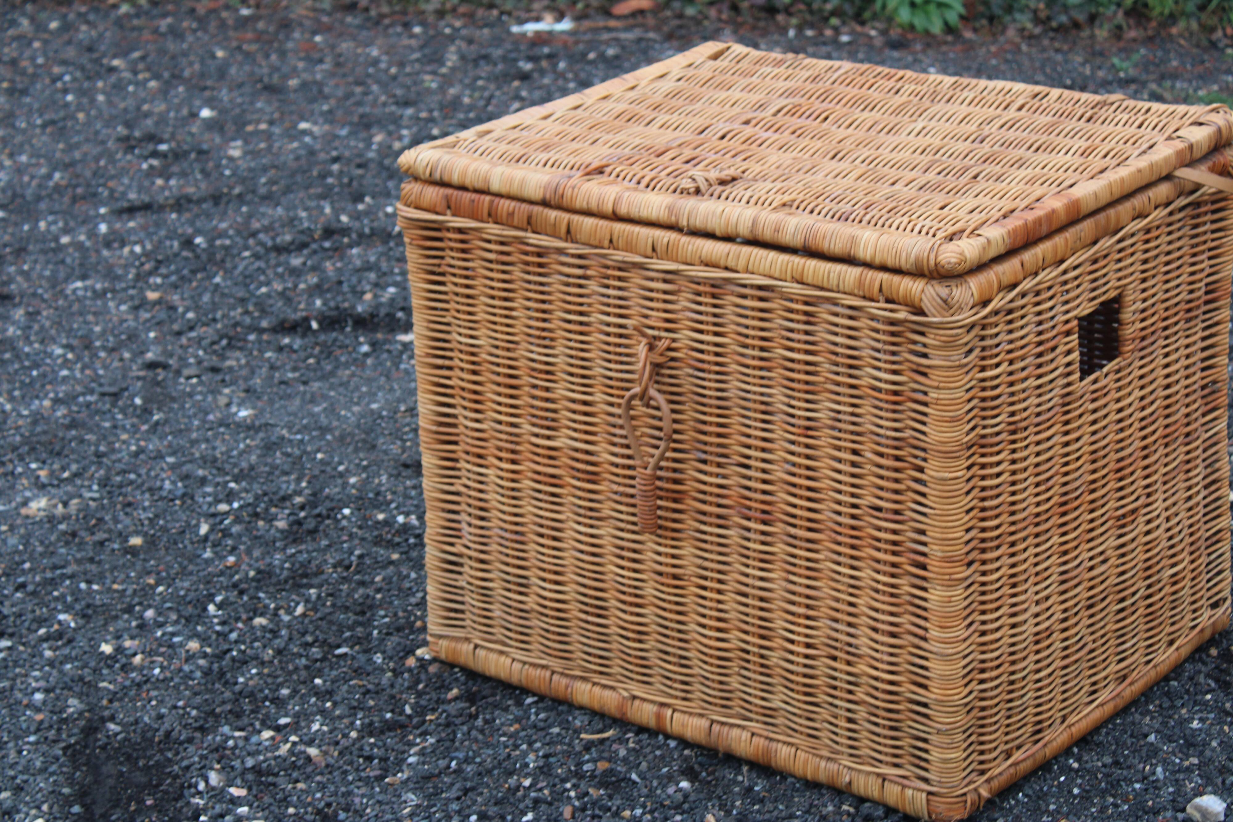 Wicker chest