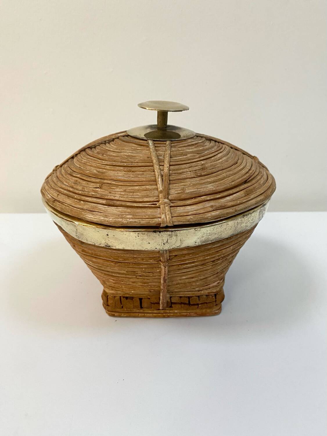 Vintage wicker and brass basket - 1970s