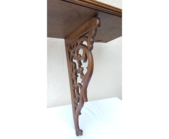 Étagère en bois sculpté