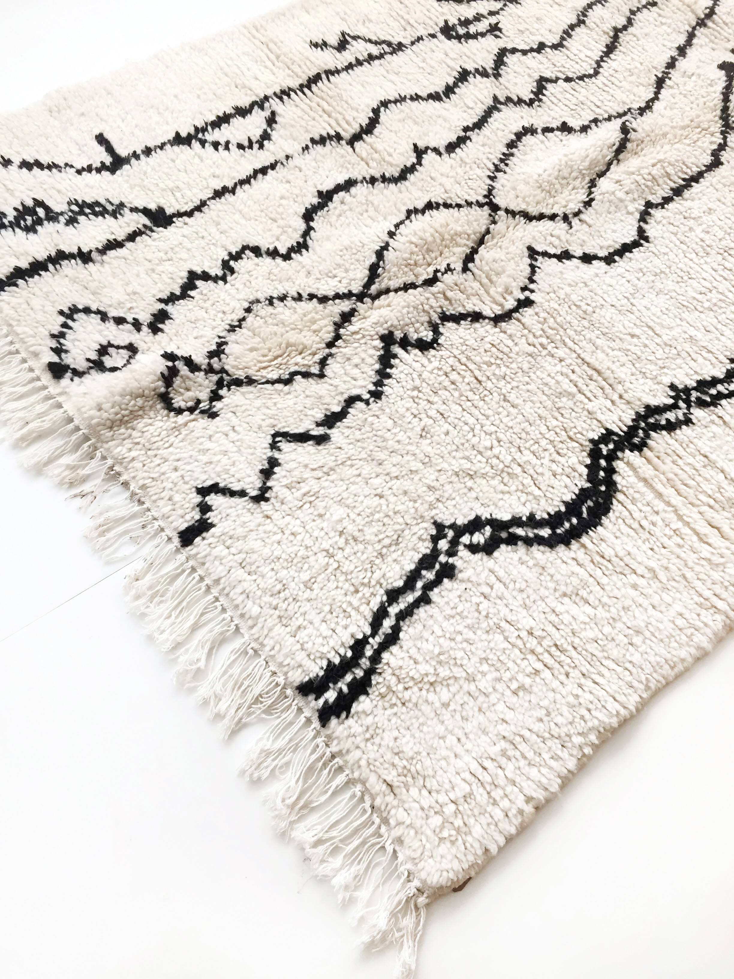 Moroccan Berber rug Azilal ecru and black 2.08x1.33m