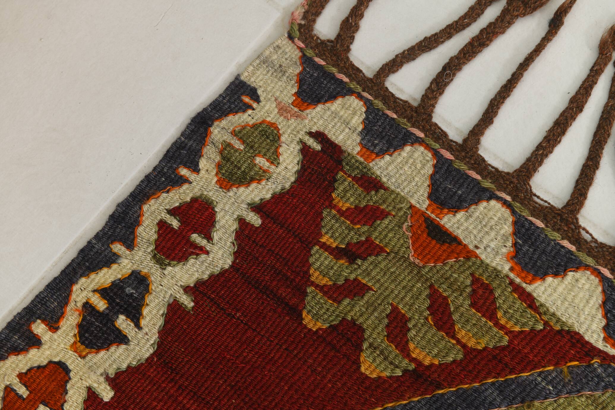 Kilim Vintage Anatolien Rouge – Motifs Géométriques, Laine, 88x125 Cm