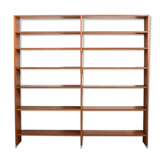 RY100 shelf system in teak by Hans J. Wegner