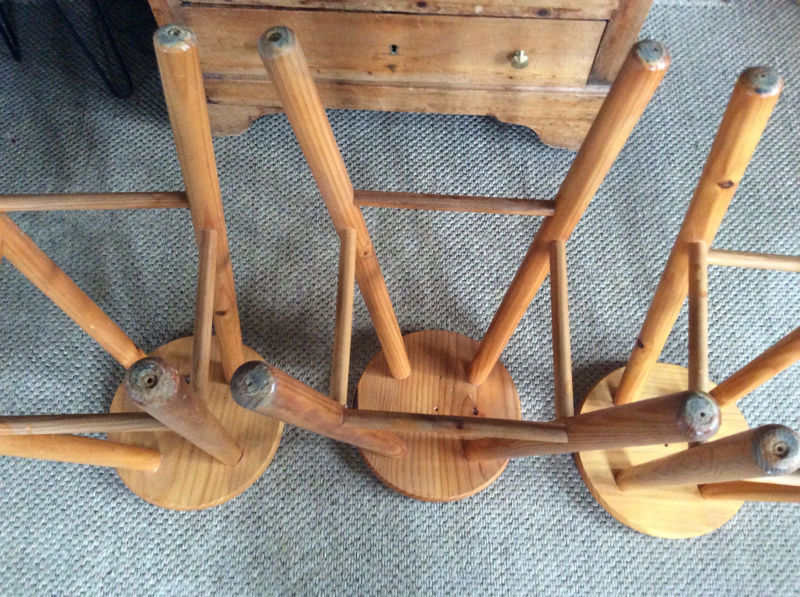 3 bar stools