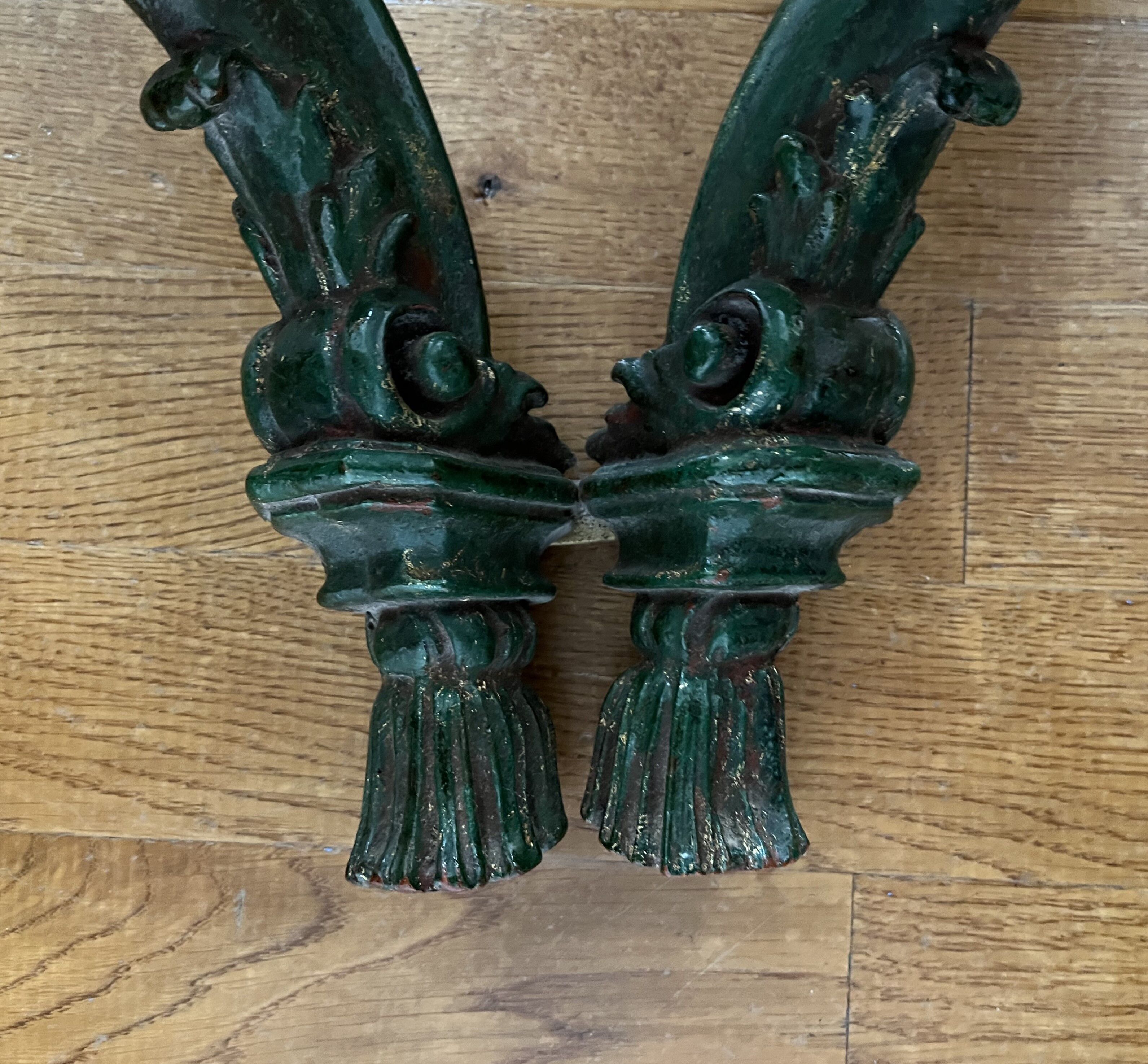 Console en bois sculpté et marbre gris