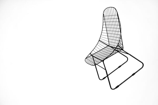 Chaise prototype originale vintage scandinave moderne du milieu du siècle en fil noir minimaliste, années 1960, ensemble de 2