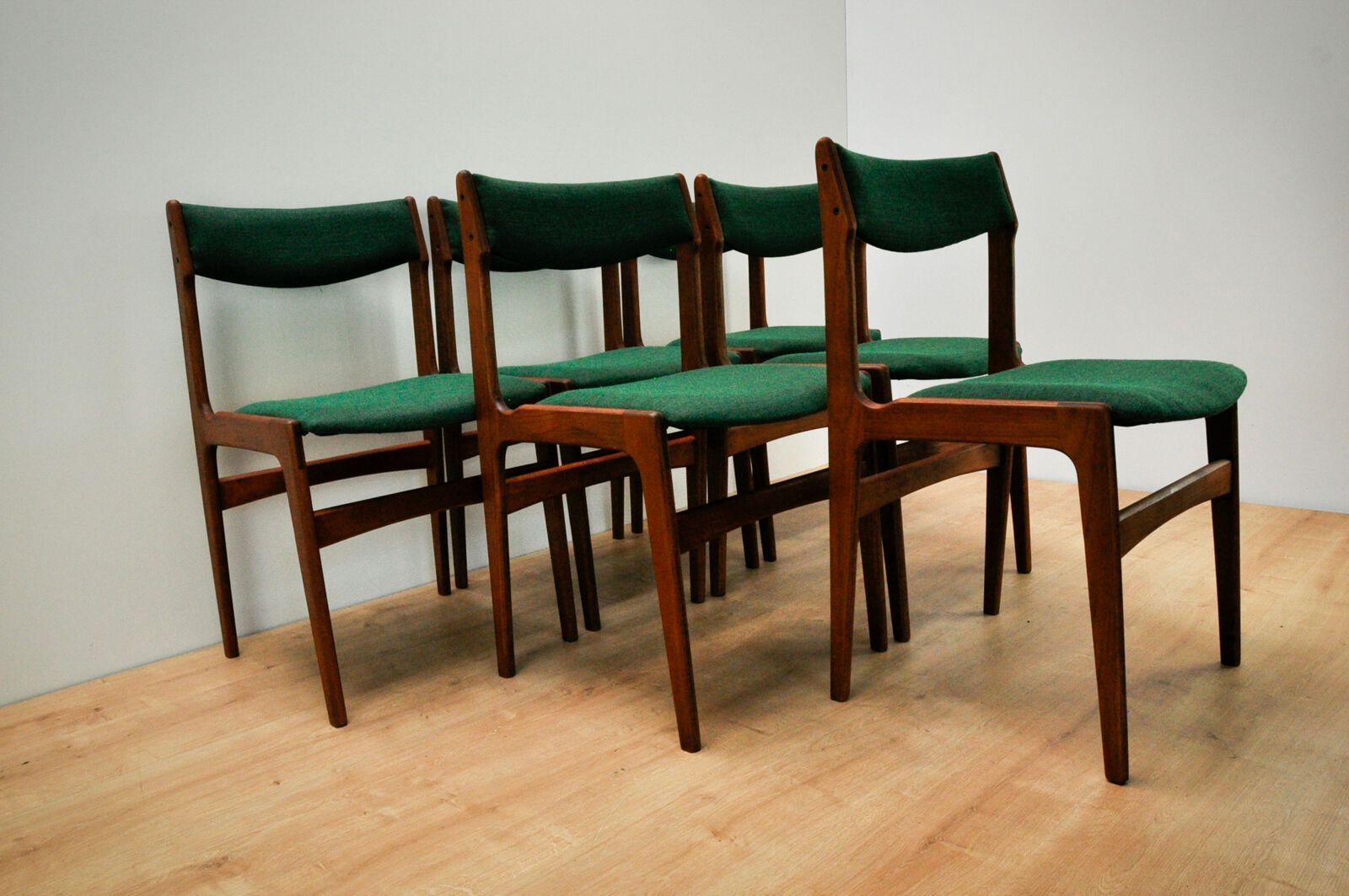 Set of 6 dining chairs by Erik Buch for Oddense Maskinsnedkeri