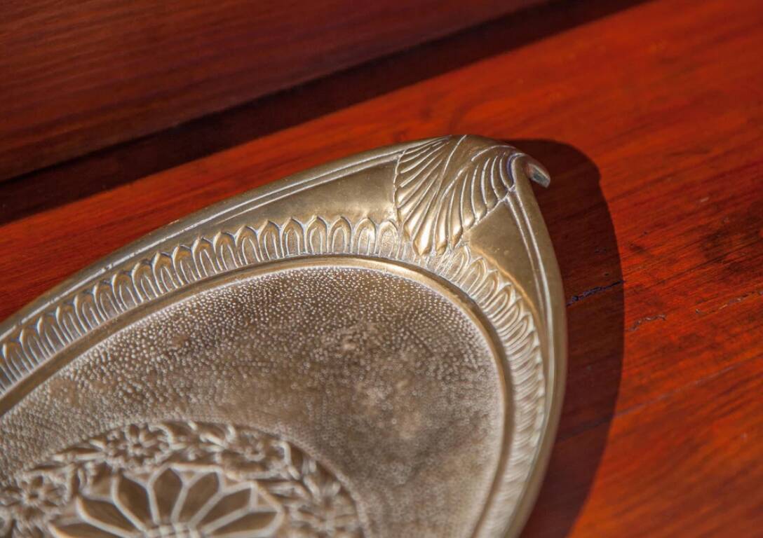 Vintage brass tray, oval tray, tray with handles, engraved tray with floral pattern, tray