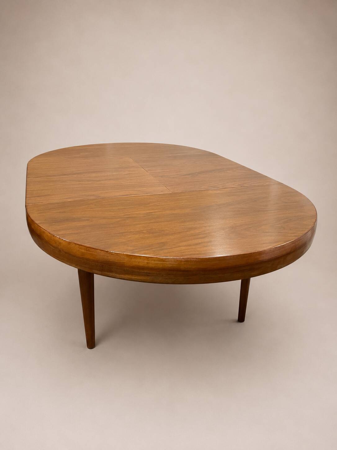 Vintage extendable round table, French made from the 1960s/70s.