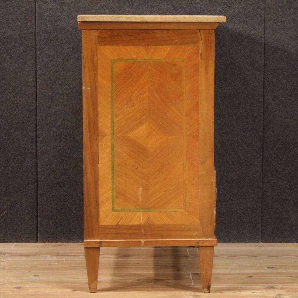 Petite commode française de style Louis XVI