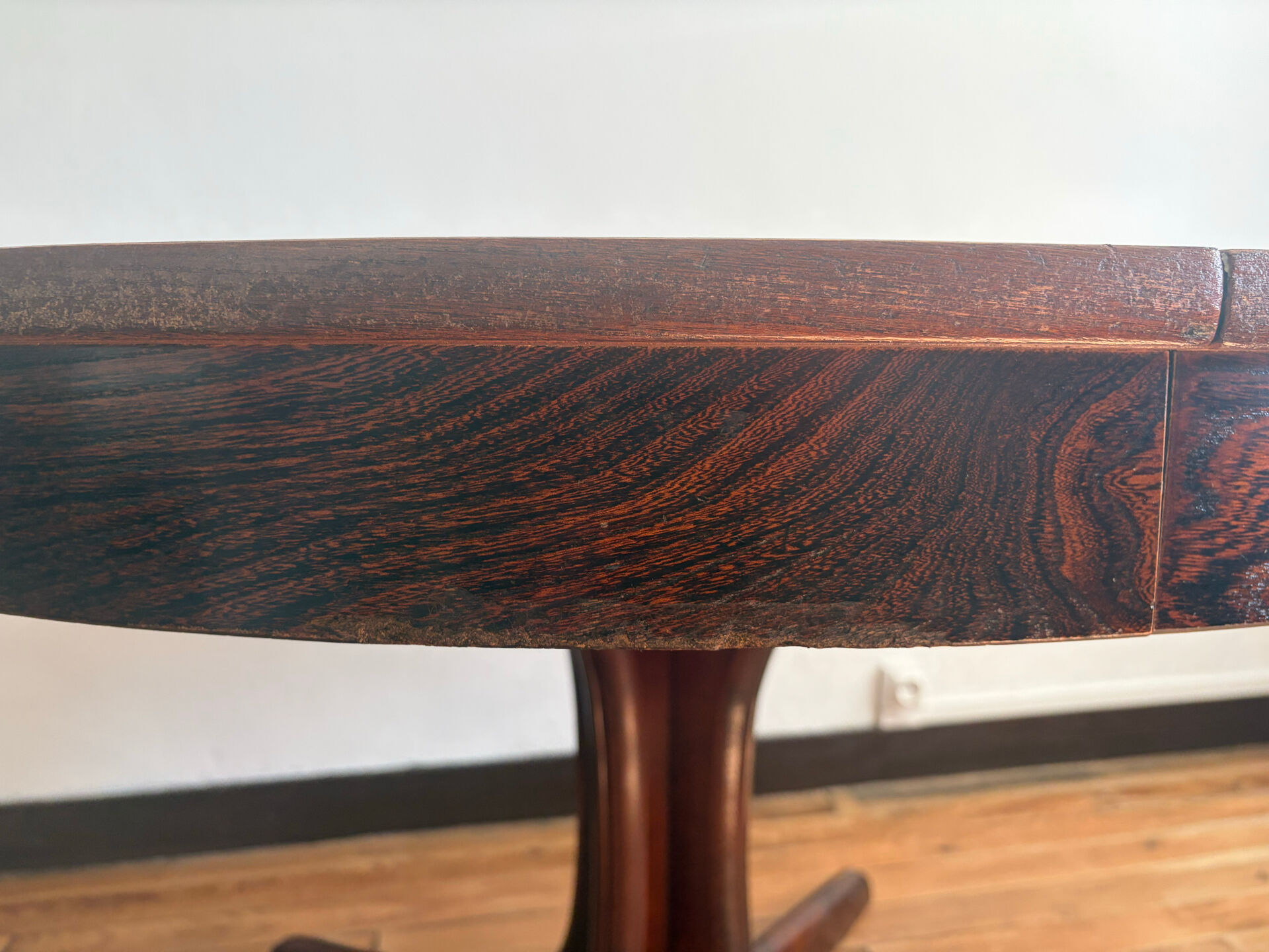 Extendable round table Baumann