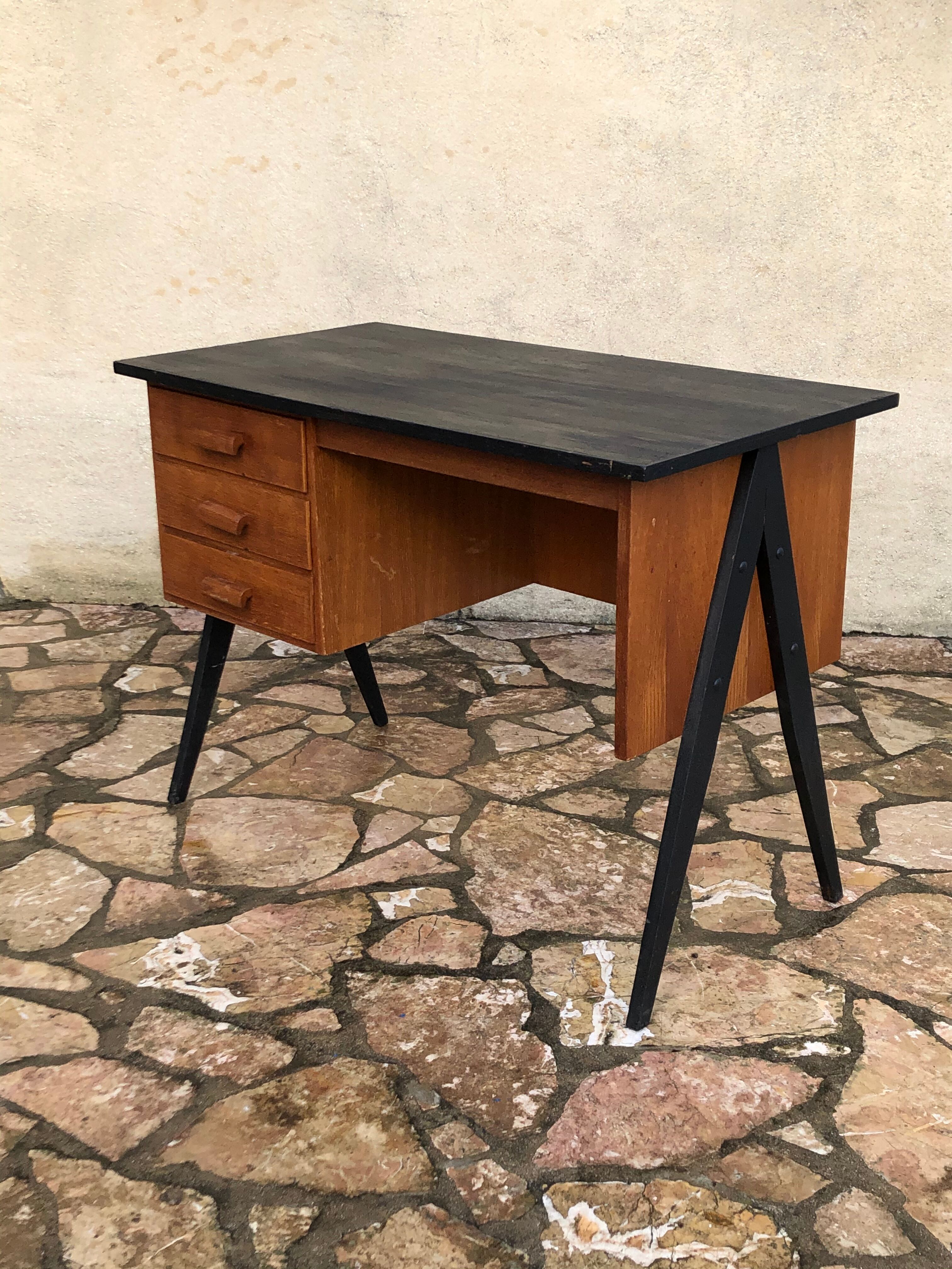 Office 1950 feet compass