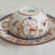 Tasse à café en terre de fer décor Minton mauve Sarreguemines fin XIXe