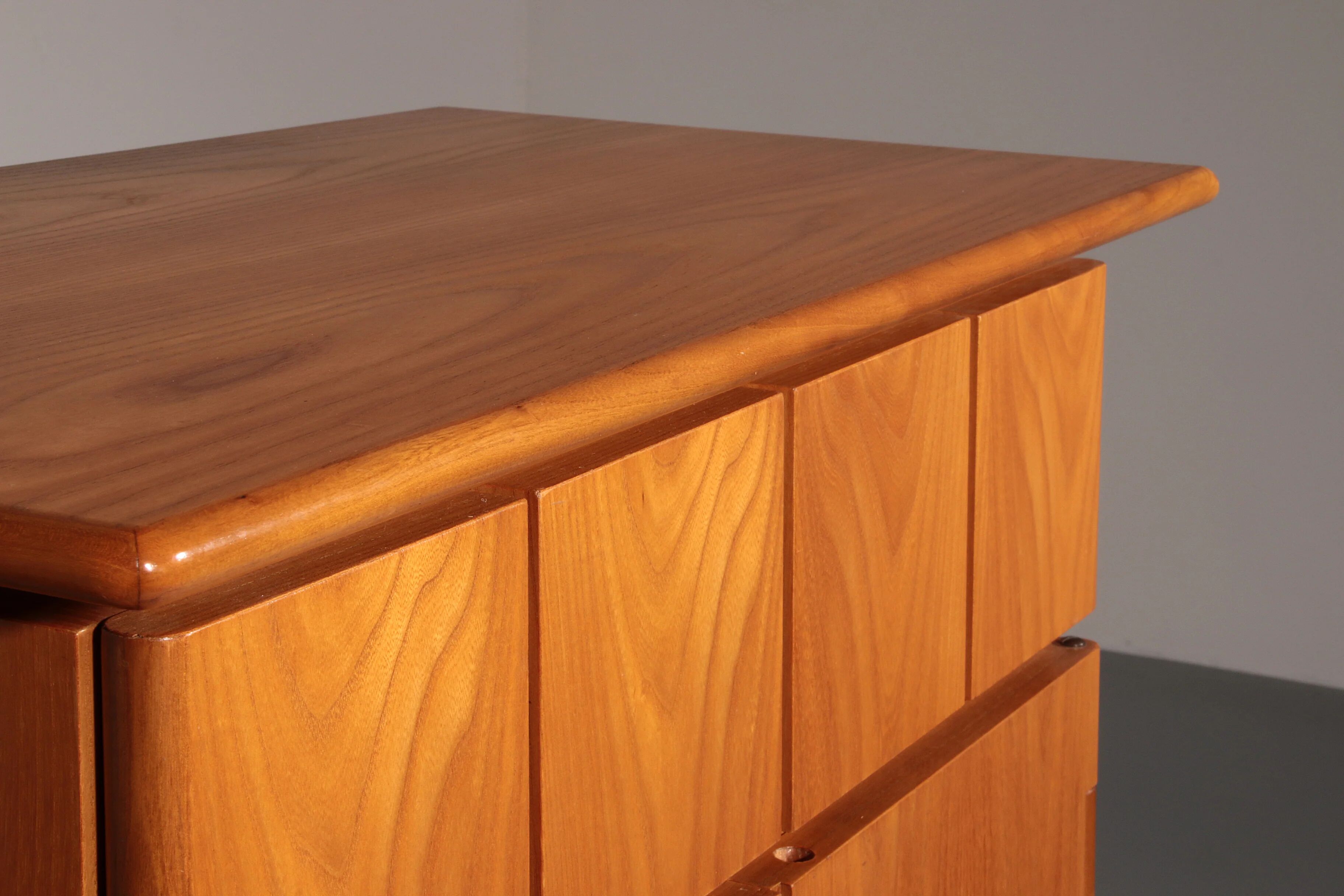 Iconic Italian design cabinet “Il Cerniera” by Silvana Arcelli Montanari for Tonelli (1970s)