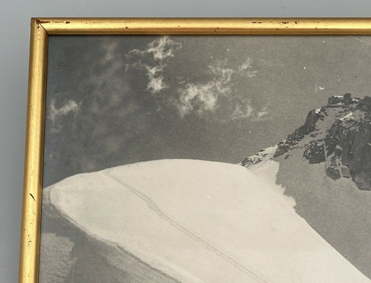 Photo ancienne en noir et blanc montagne artistique dans cadre dore