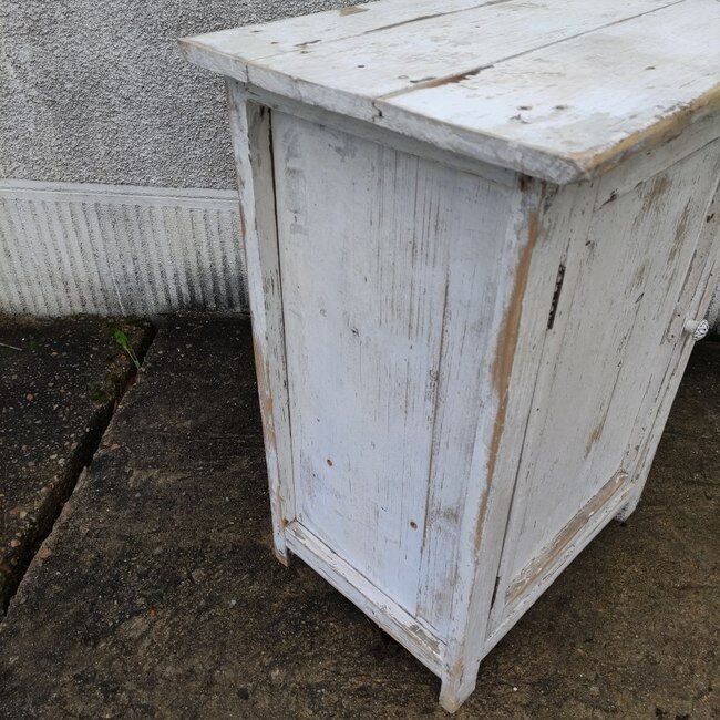 White Parisian buffet