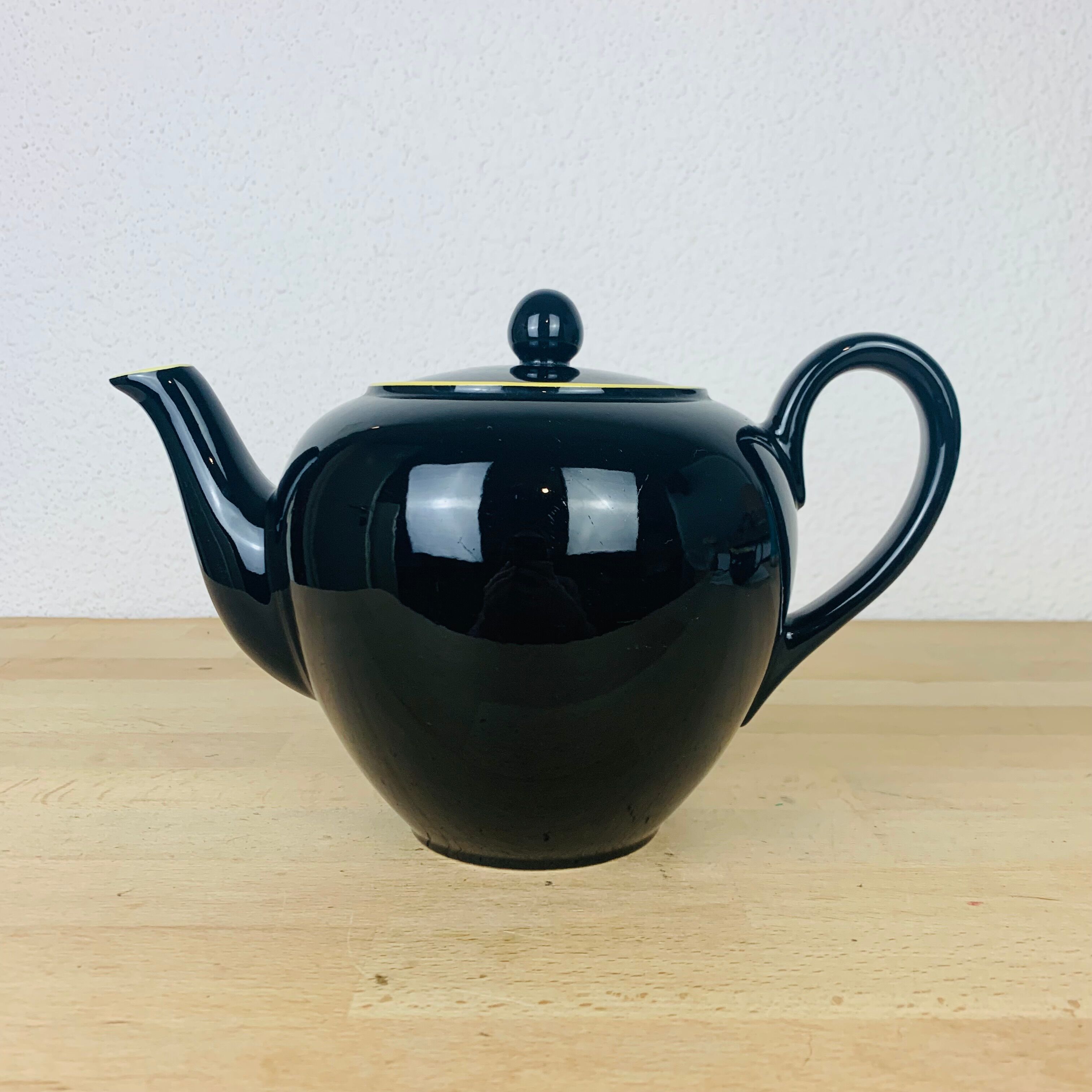 Teapot and milk jug Biarritz by Villeroy & Boch vintage ceramics