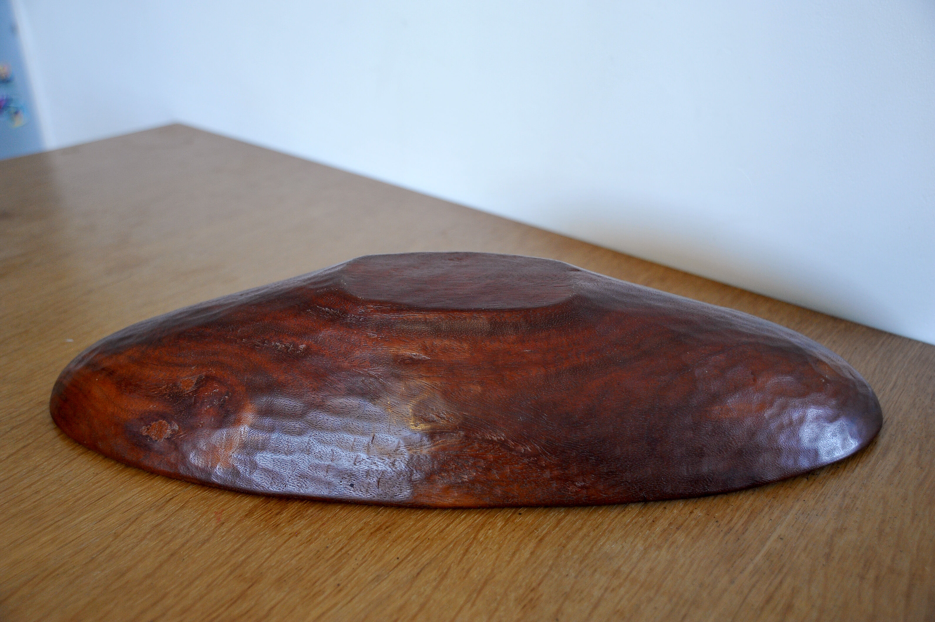 Grand coupe oblongue in mahogany west africa, circa 1970