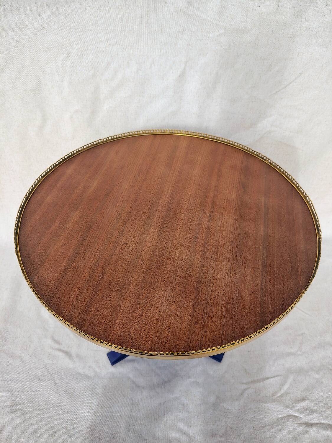 Side table with swan legs