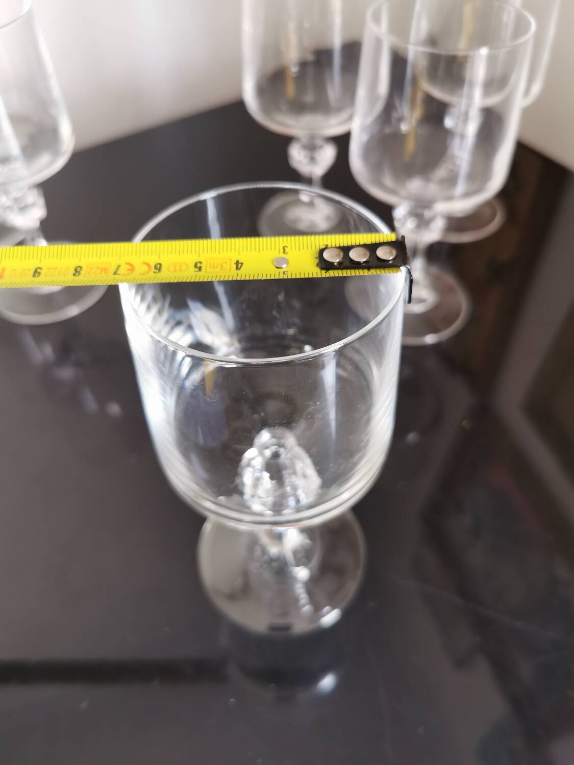 6 diamond-stemmed crystal glasses