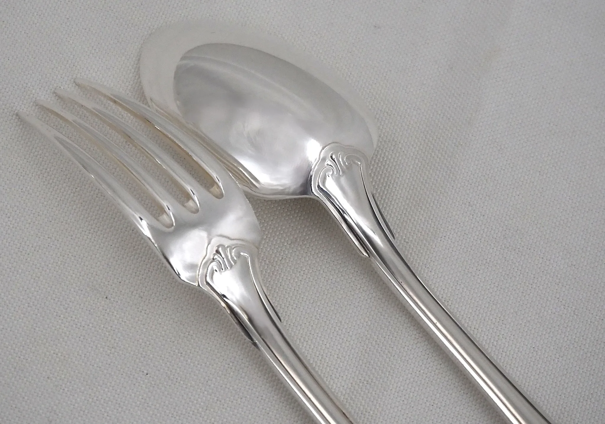 Christofle Vendôme Shell, cutlery set 49 pieces, silver-plated knives.