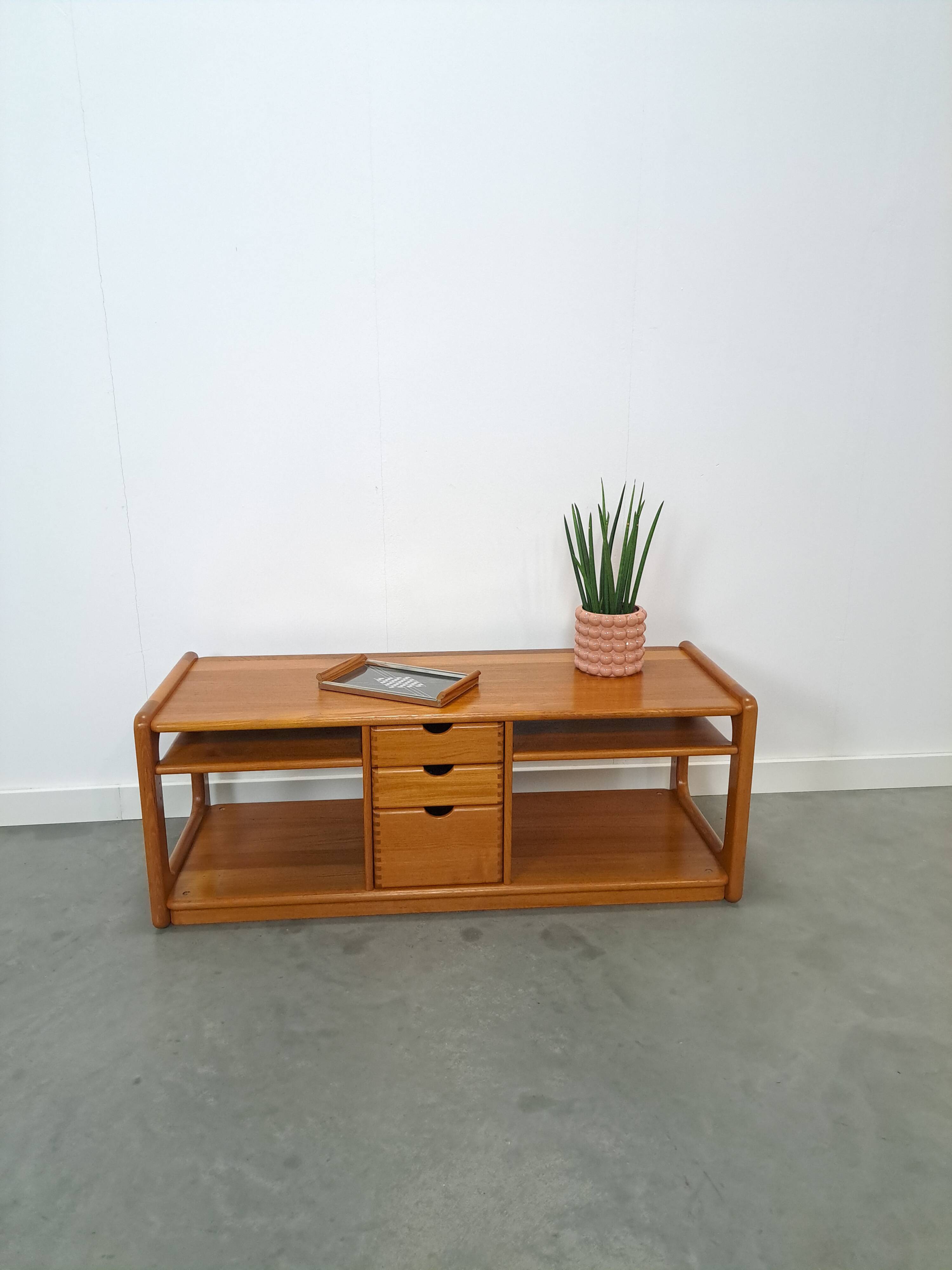 Deens design teck Dyrlund cd tv meuble vintage