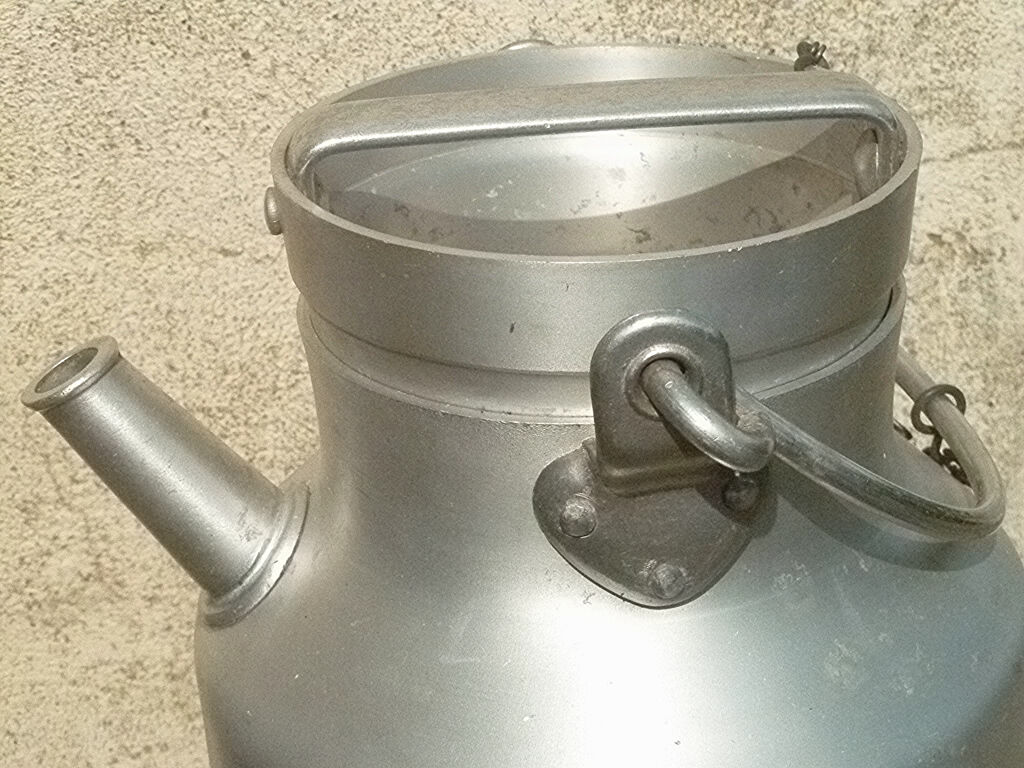 Milk canister
