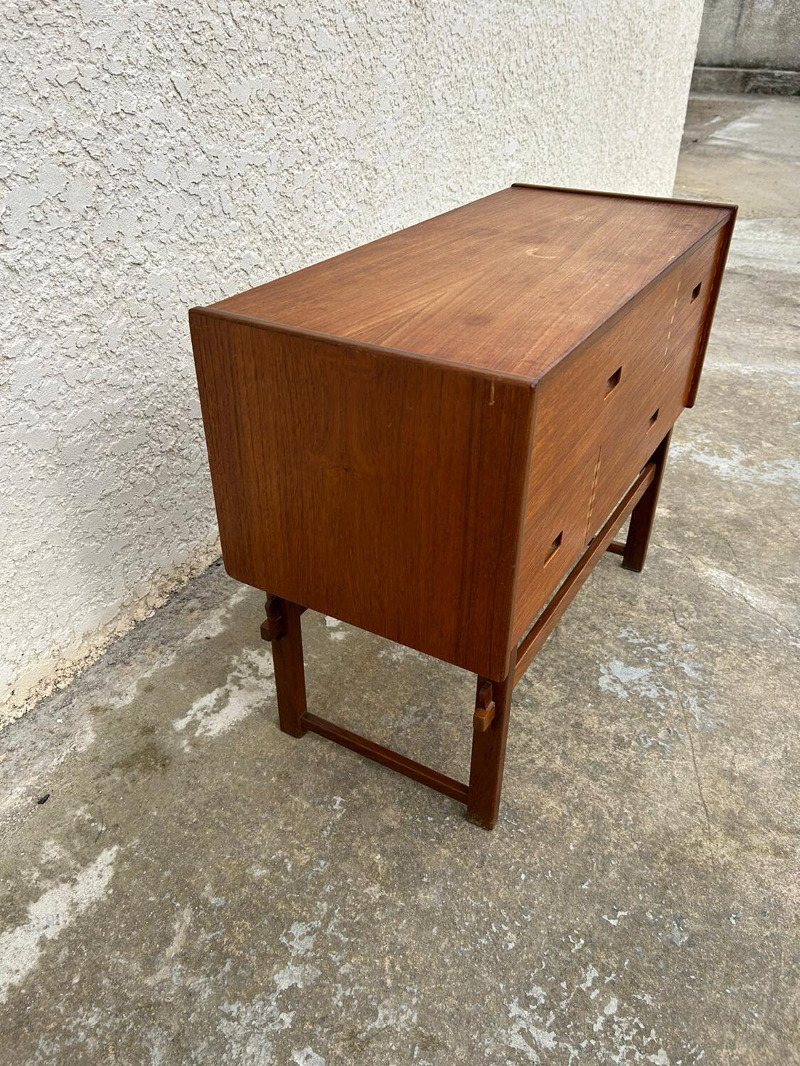 Scandinavian chest of drawers 4 drawers