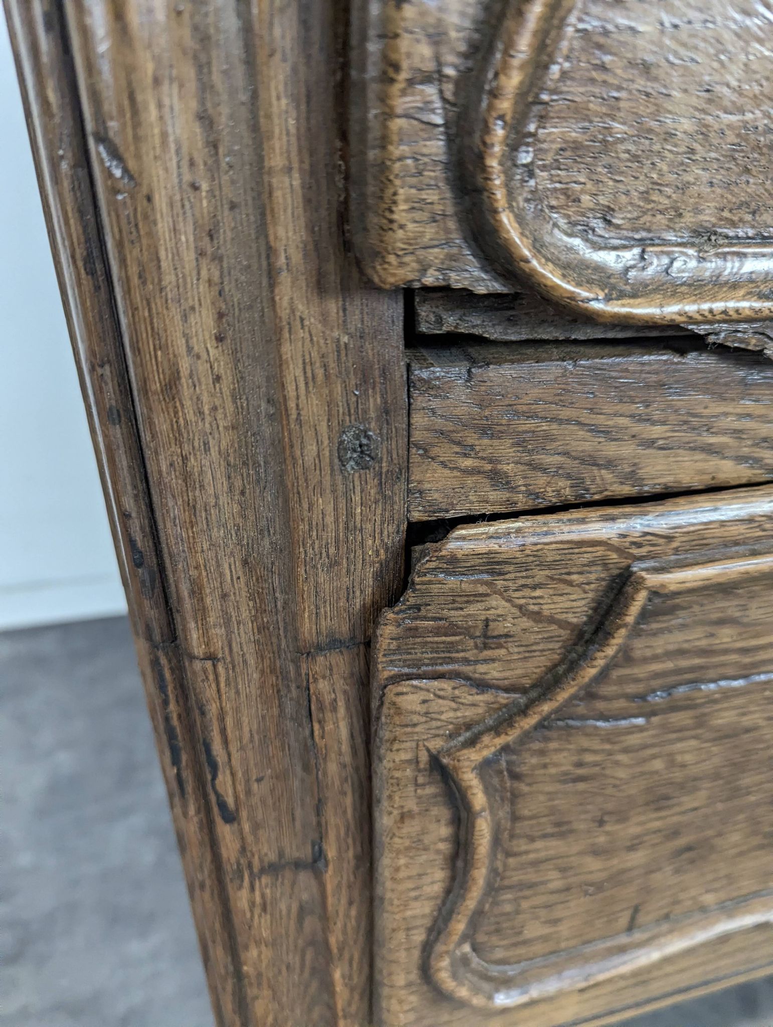 Commode provinciale du XVIIIème en chêne